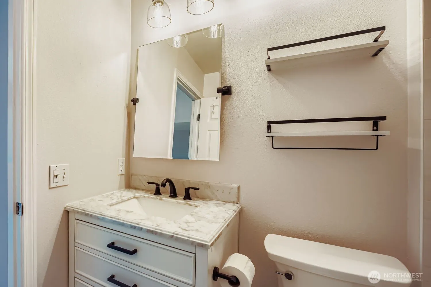601 12th Avenue NW #C1, Issaquah, WA 98027