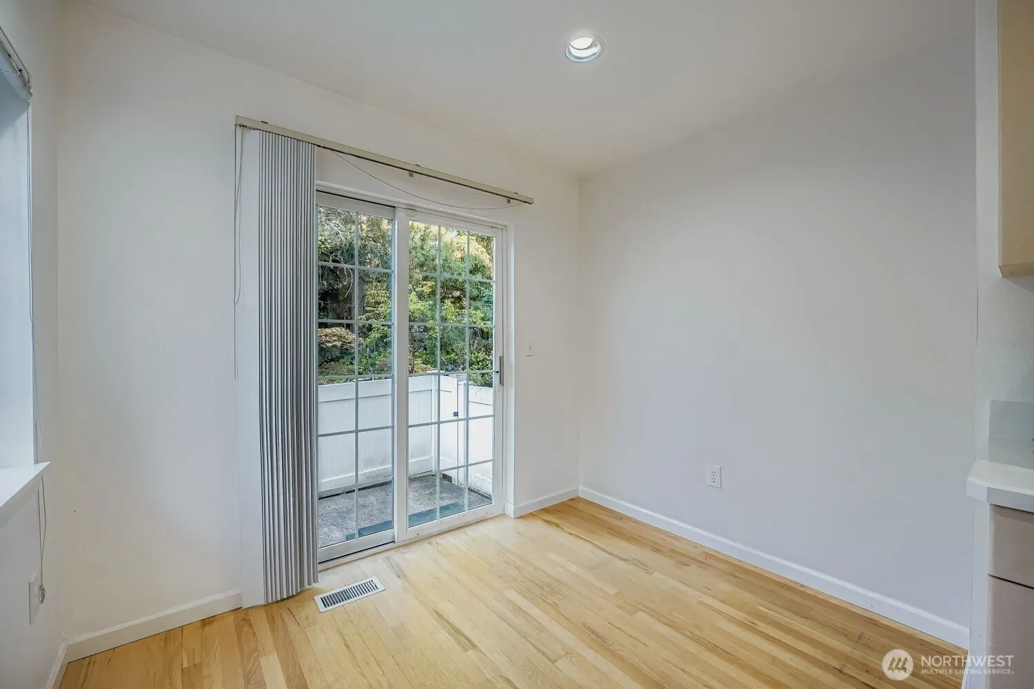 601 12th Avenue NW #C1, Issaquah, WA 98027