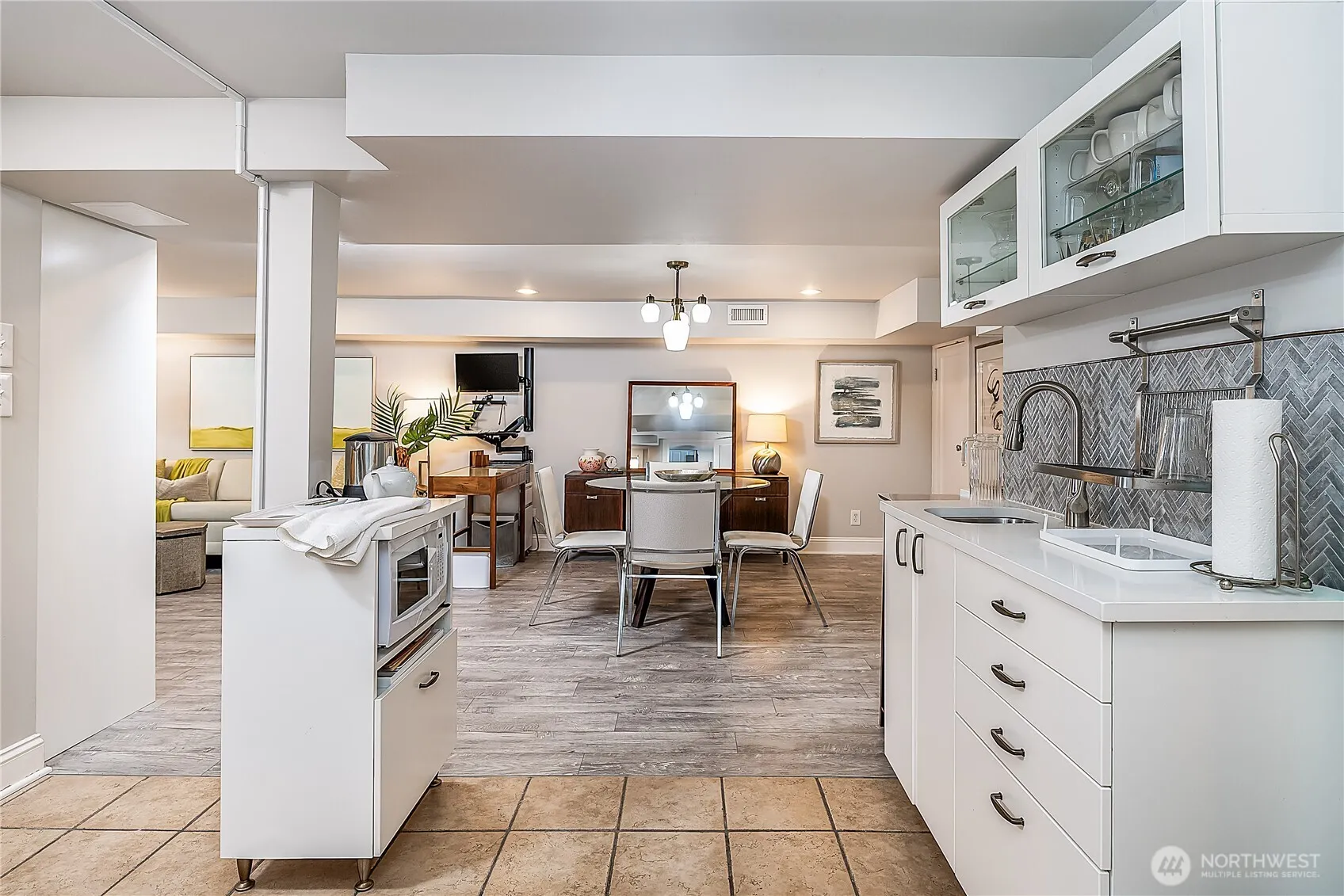 8233 16th Avenue NE, Seattle, WA 98115