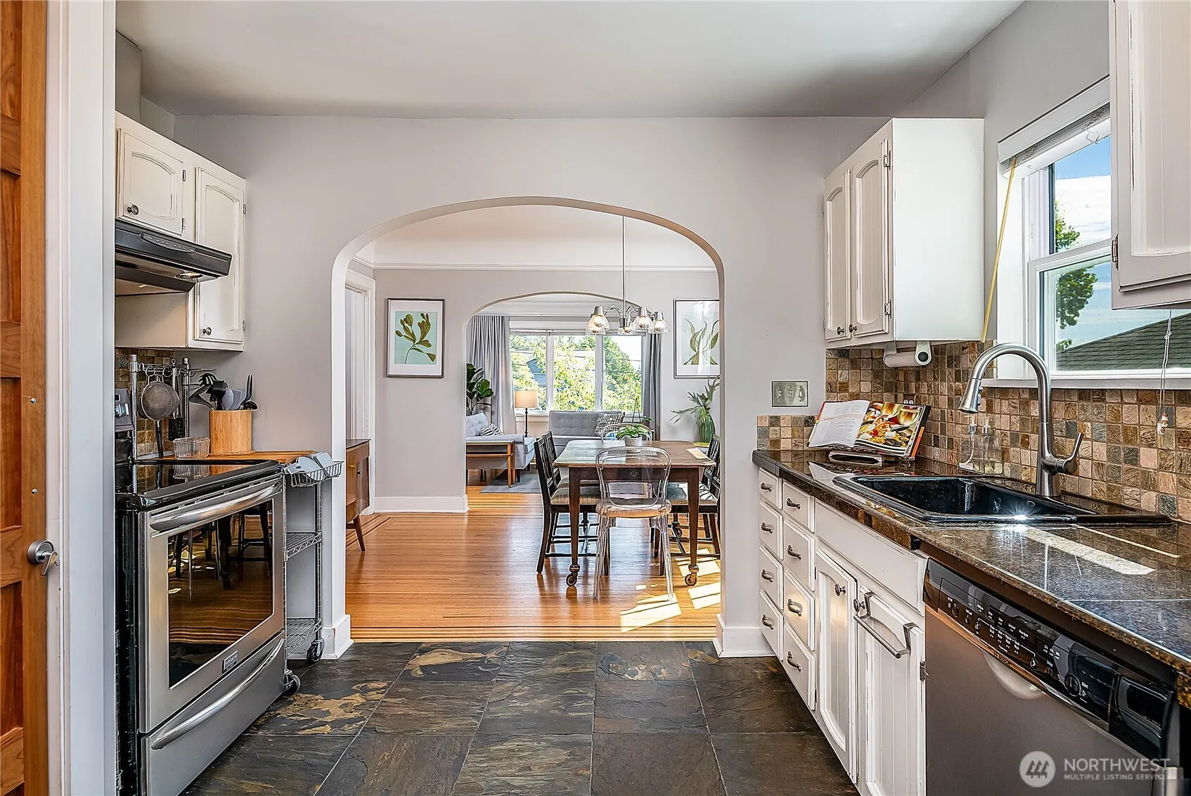 8233 16th Avenue NE, Seattle, WA 98115