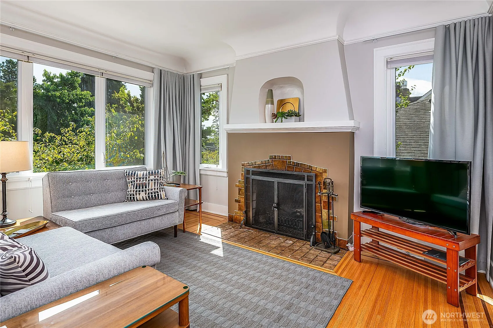 8233 16th Avenue NE, Seattle, WA 98115