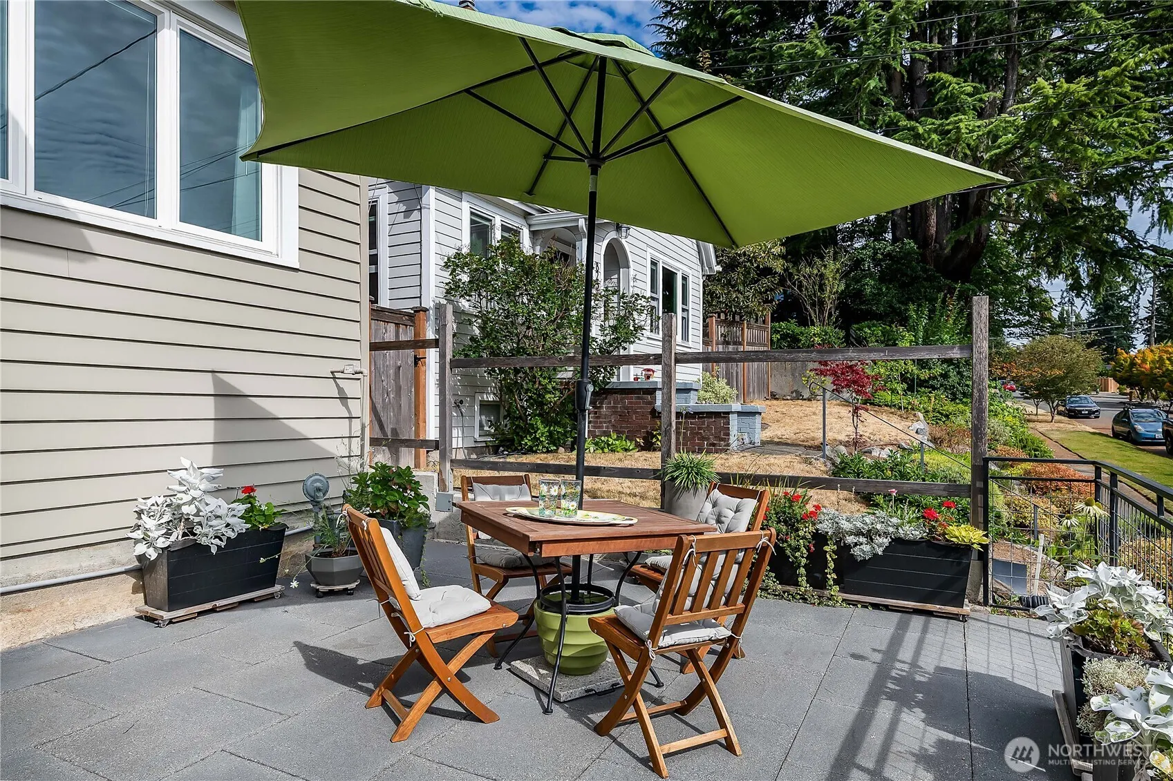 8233 16th Avenue NE, Seattle, WA 98115