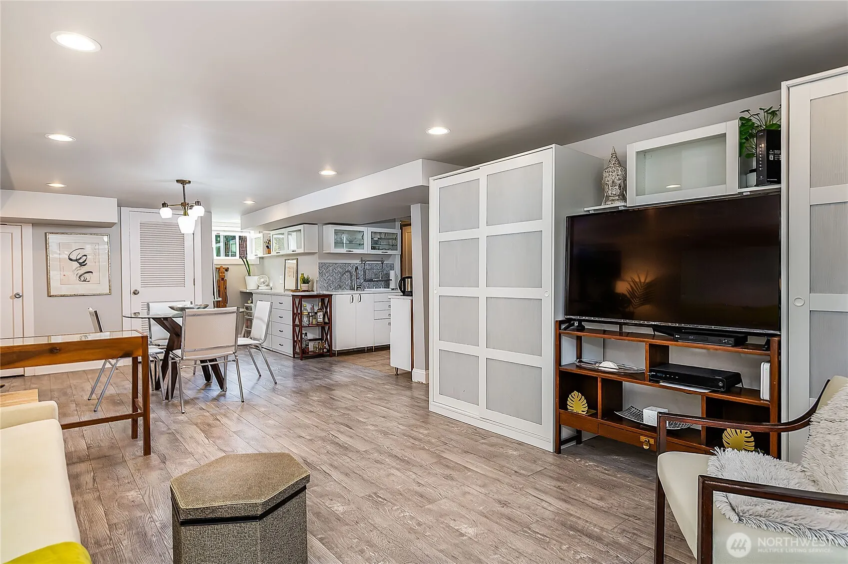 8233 16th Avenue NE, Seattle, WA 98115