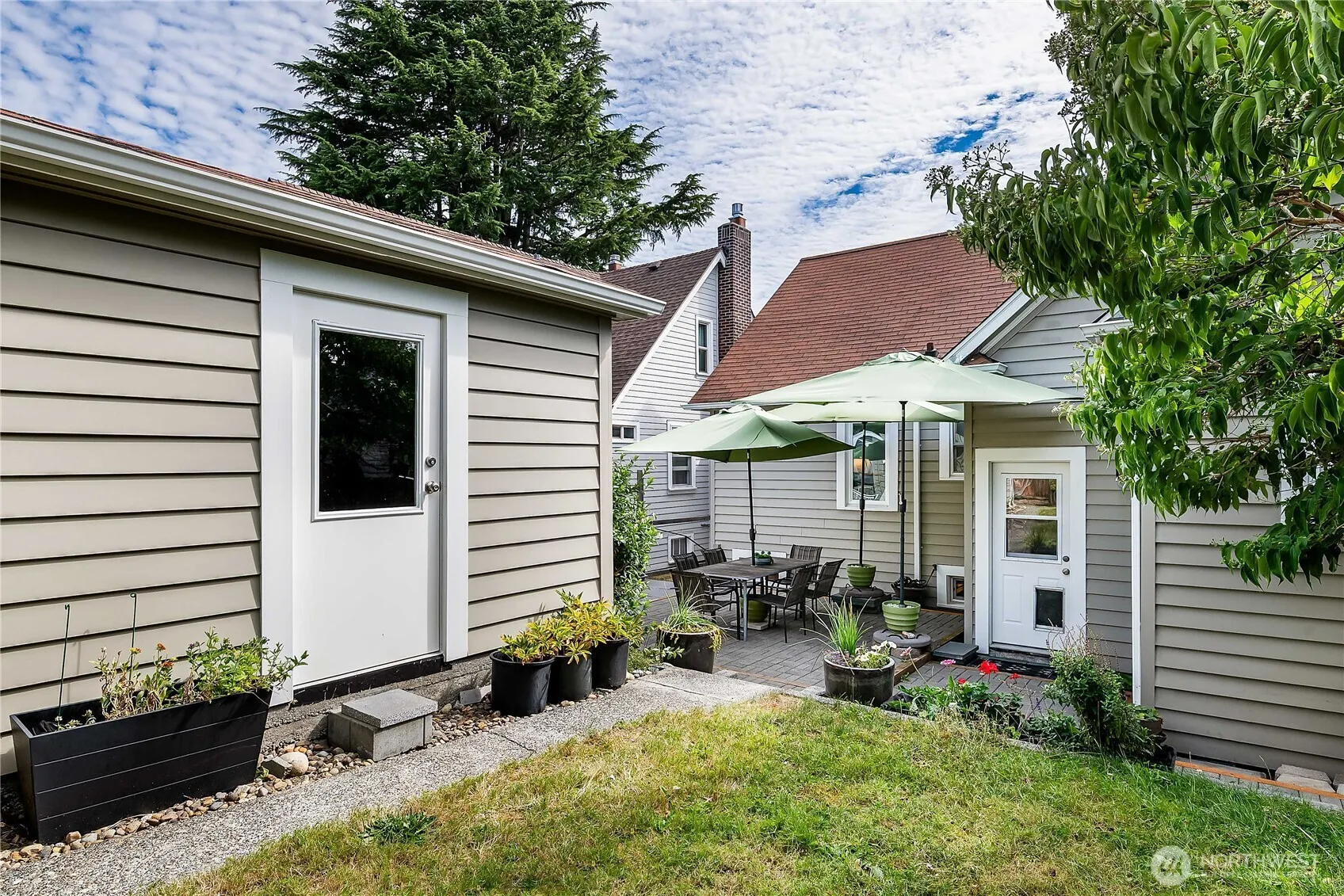 8233 16th Avenue NE, Seattle, WA 98115