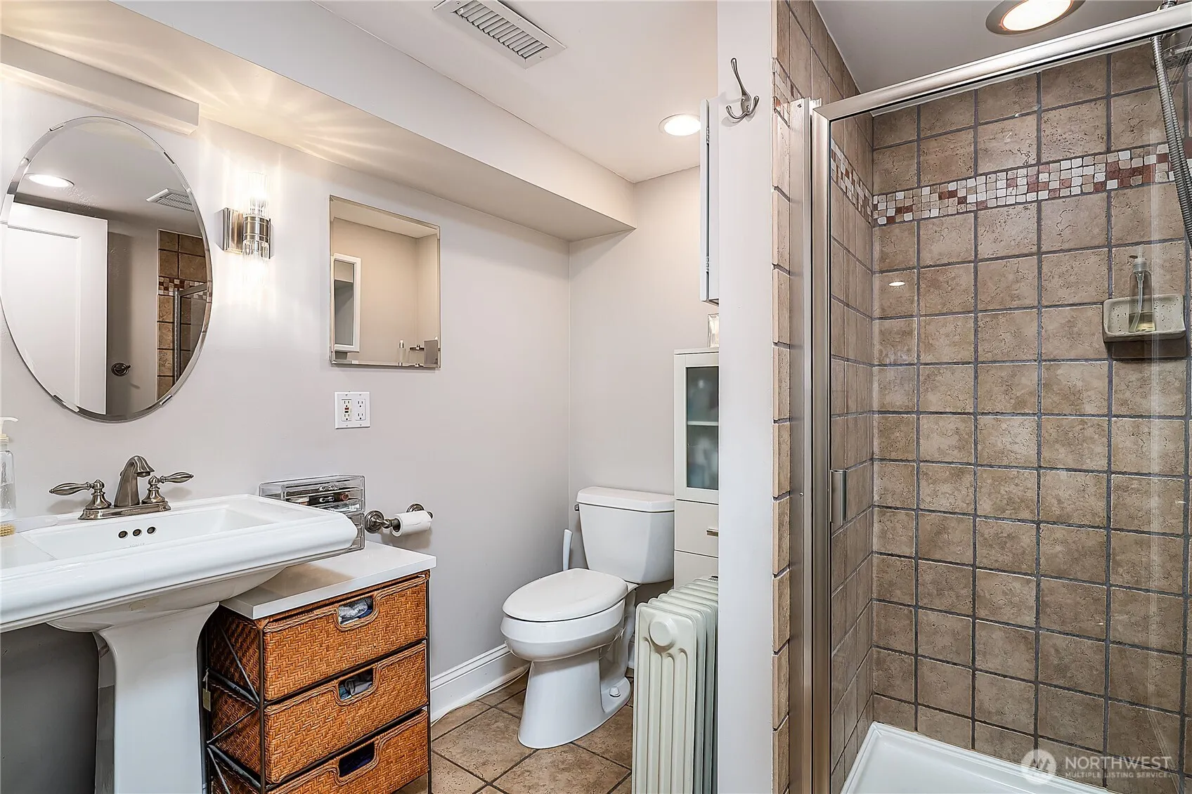 8233 16th Avenue NE, Seattle, WA 98115