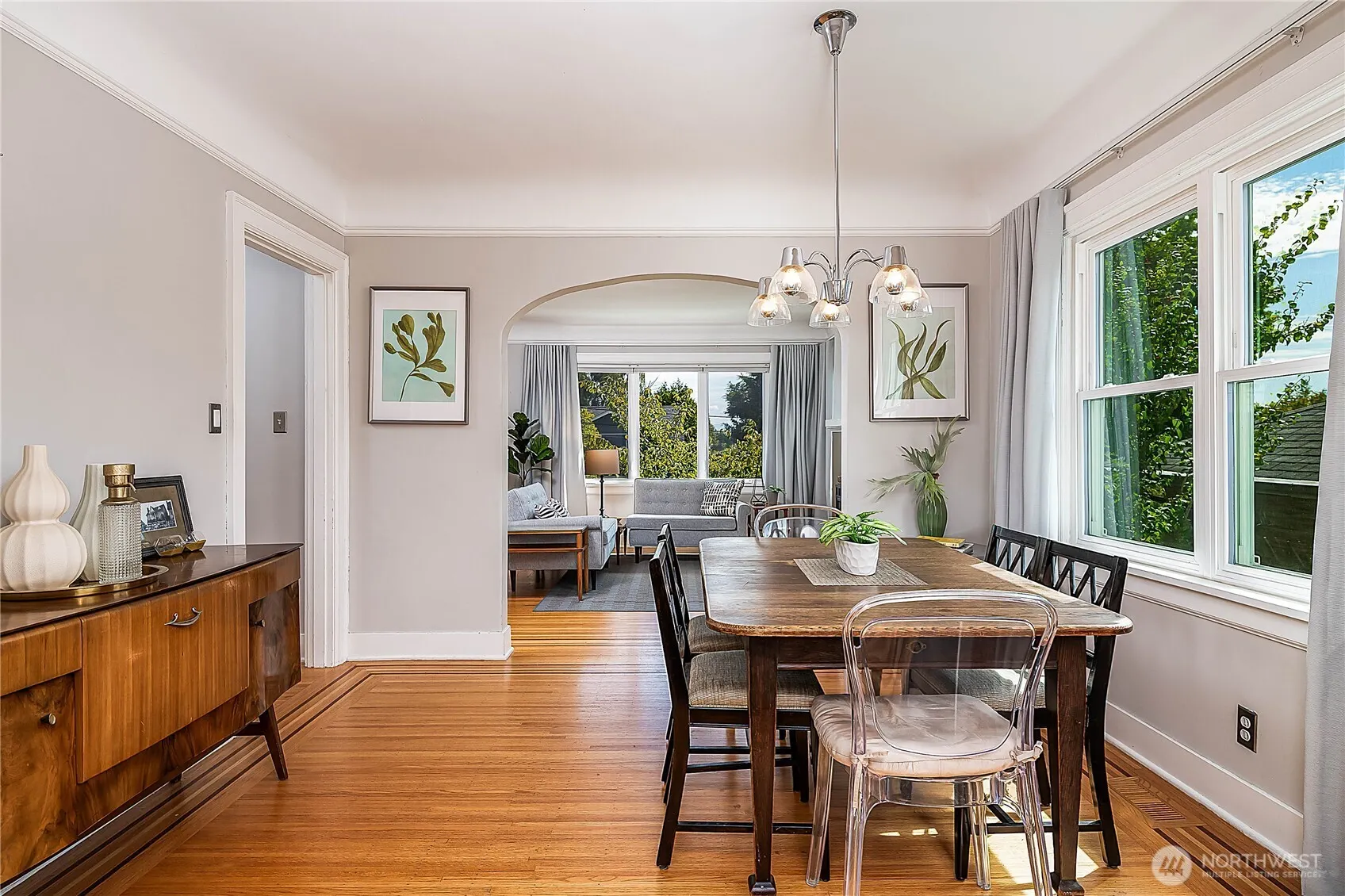 8233 16th Avenue NE, Seattle, WA 98115