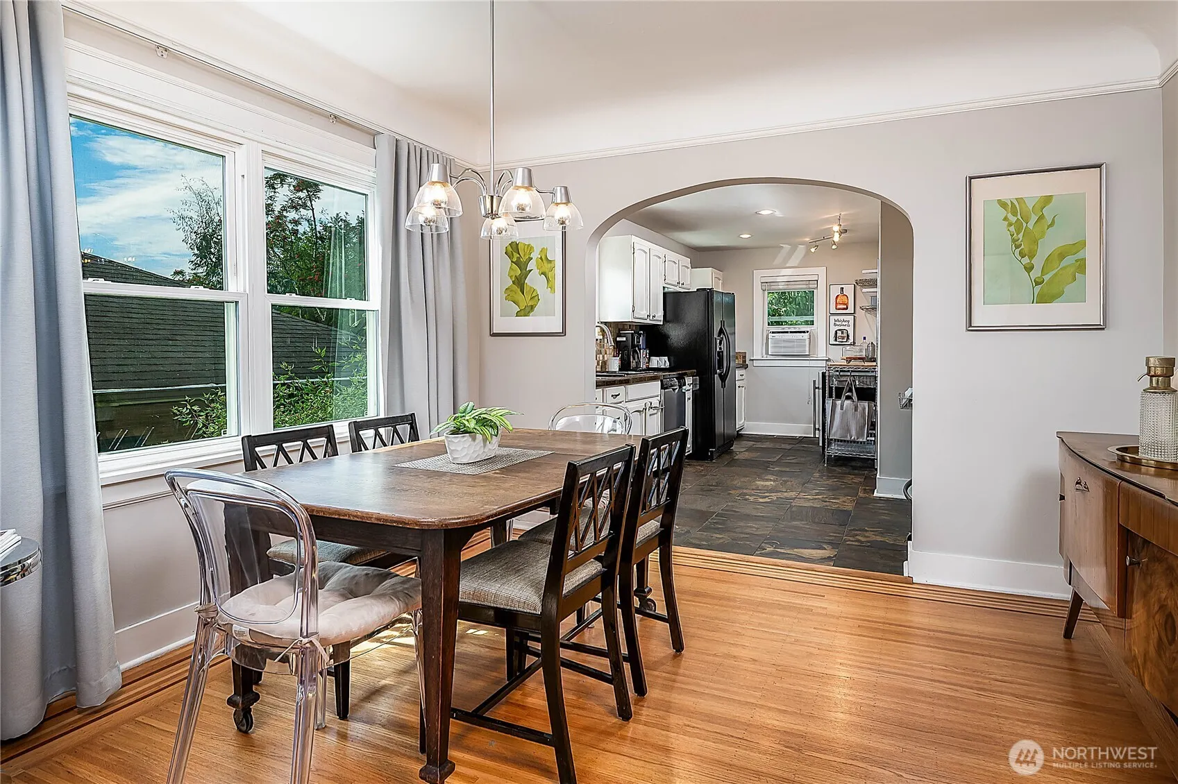 8233 16th Avenue NE, Seattle, WA 98115
