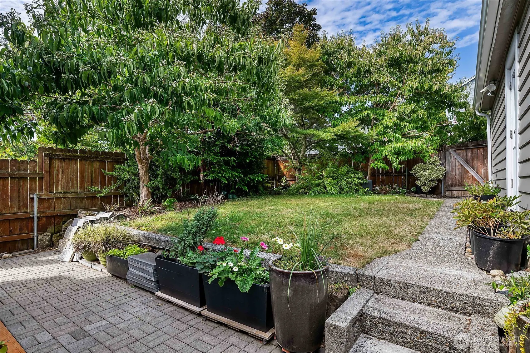 8233 16th Avenue NE, Seattle, WA 98115