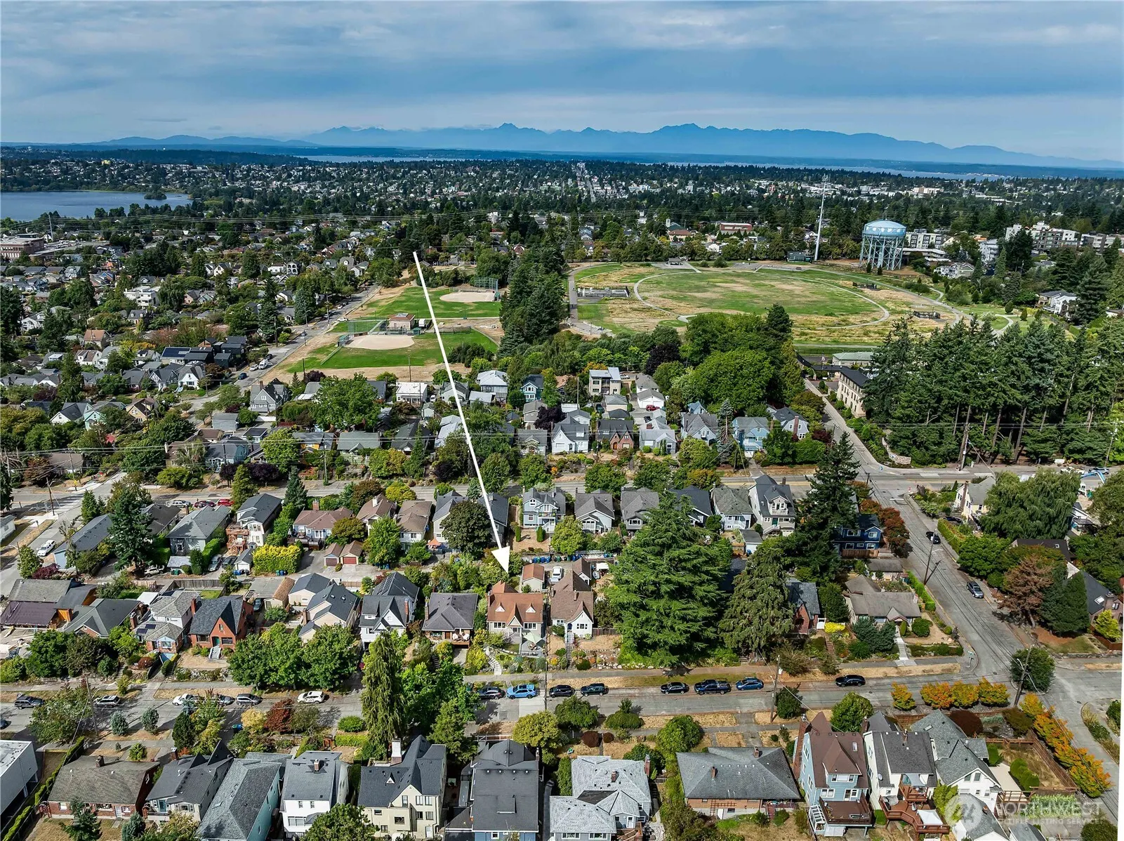 8233 16th Avenue NE, Seattle, WA 98115