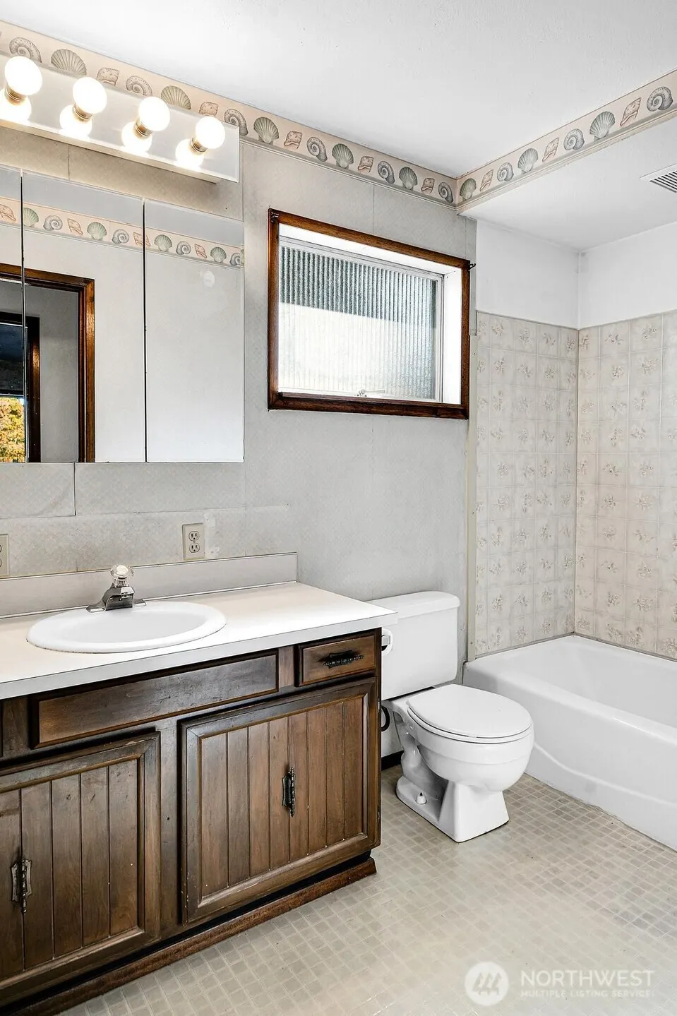 7502 14th Avenue SW, Seattle, WA 98106-2036