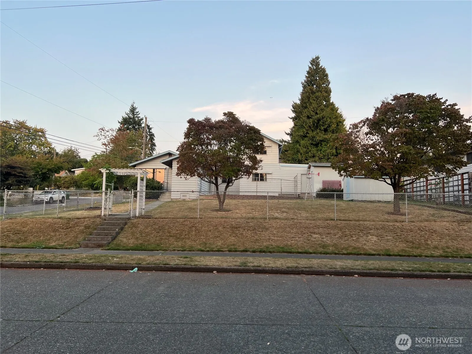 7502 14th Avenue SW, Seattle, WA 98106-2036