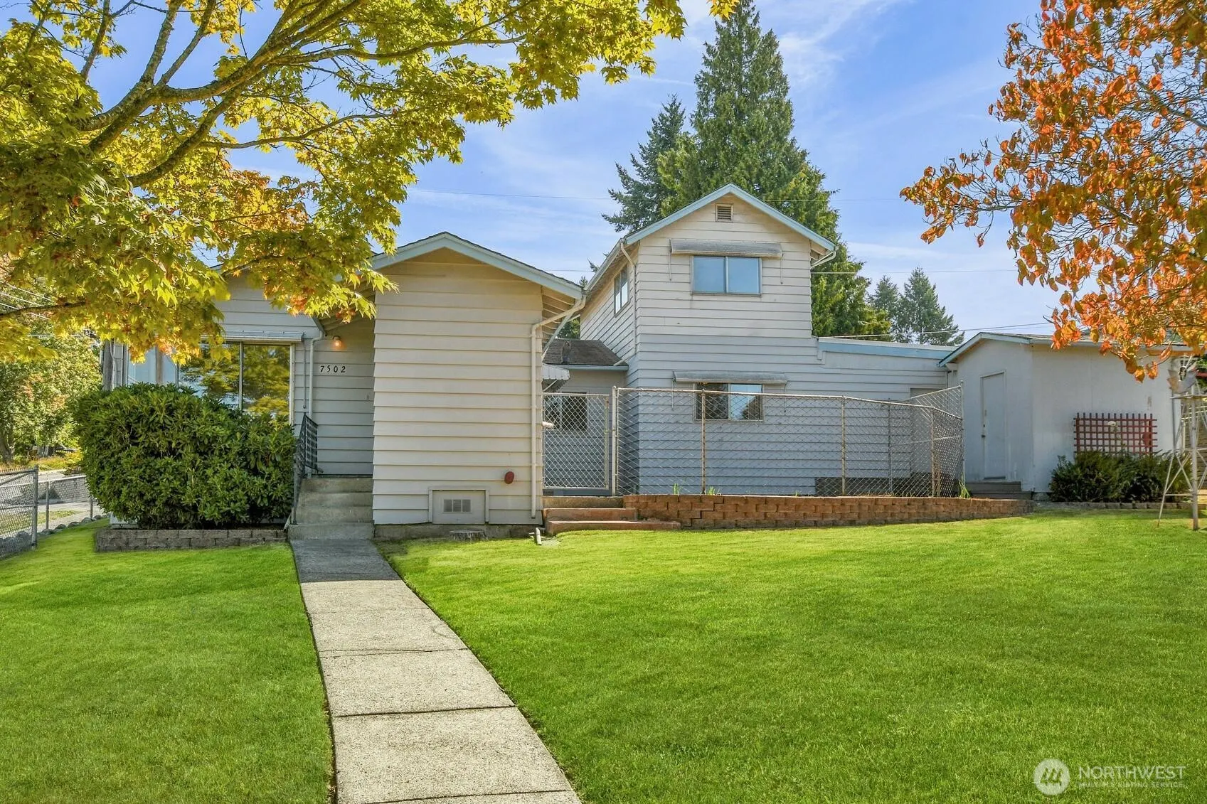 7502 14th Avenue SW, Seattle, WA 98106-2036