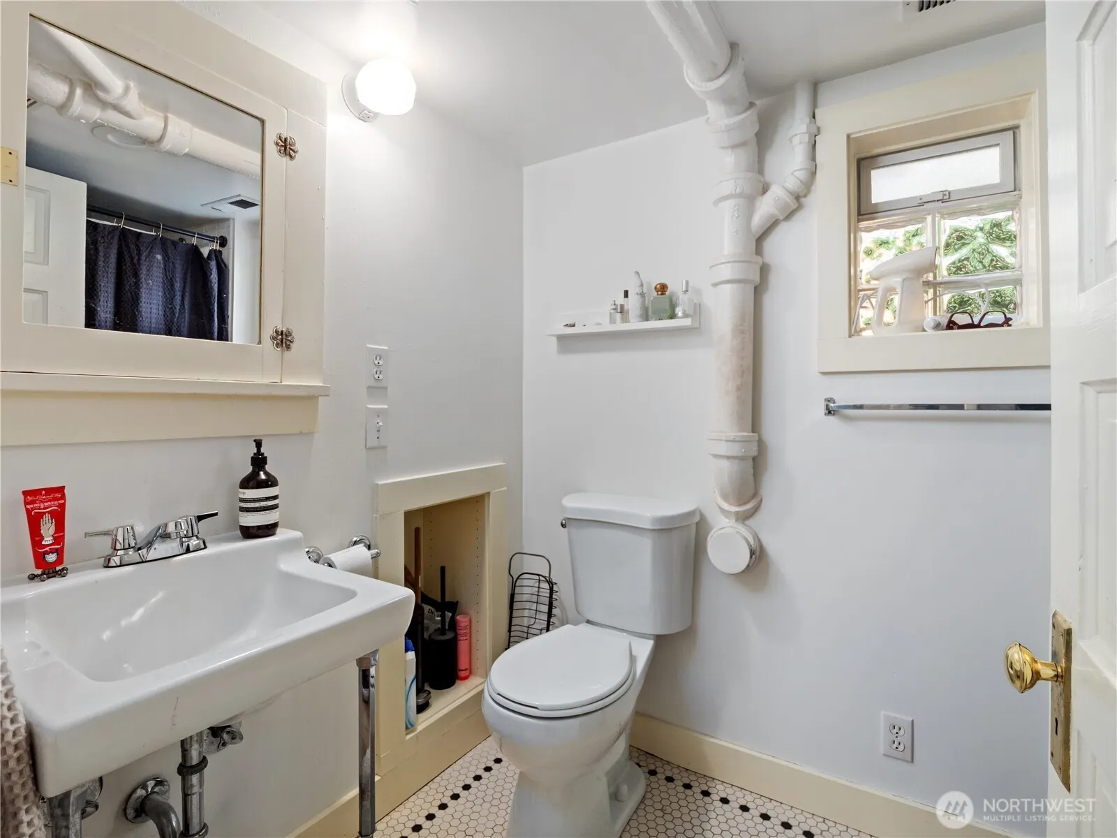 9701 Roosevelt Way NE, Seattle, WA 98115