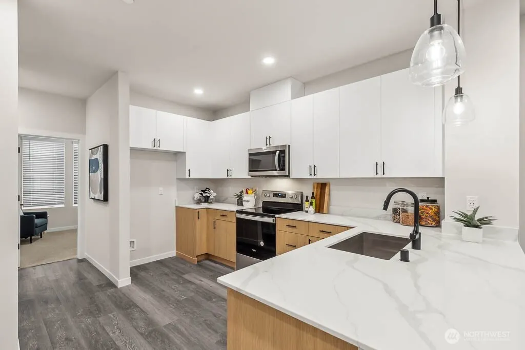 16111 36TH Avenue W #E6, Lynnwood, WA 98087