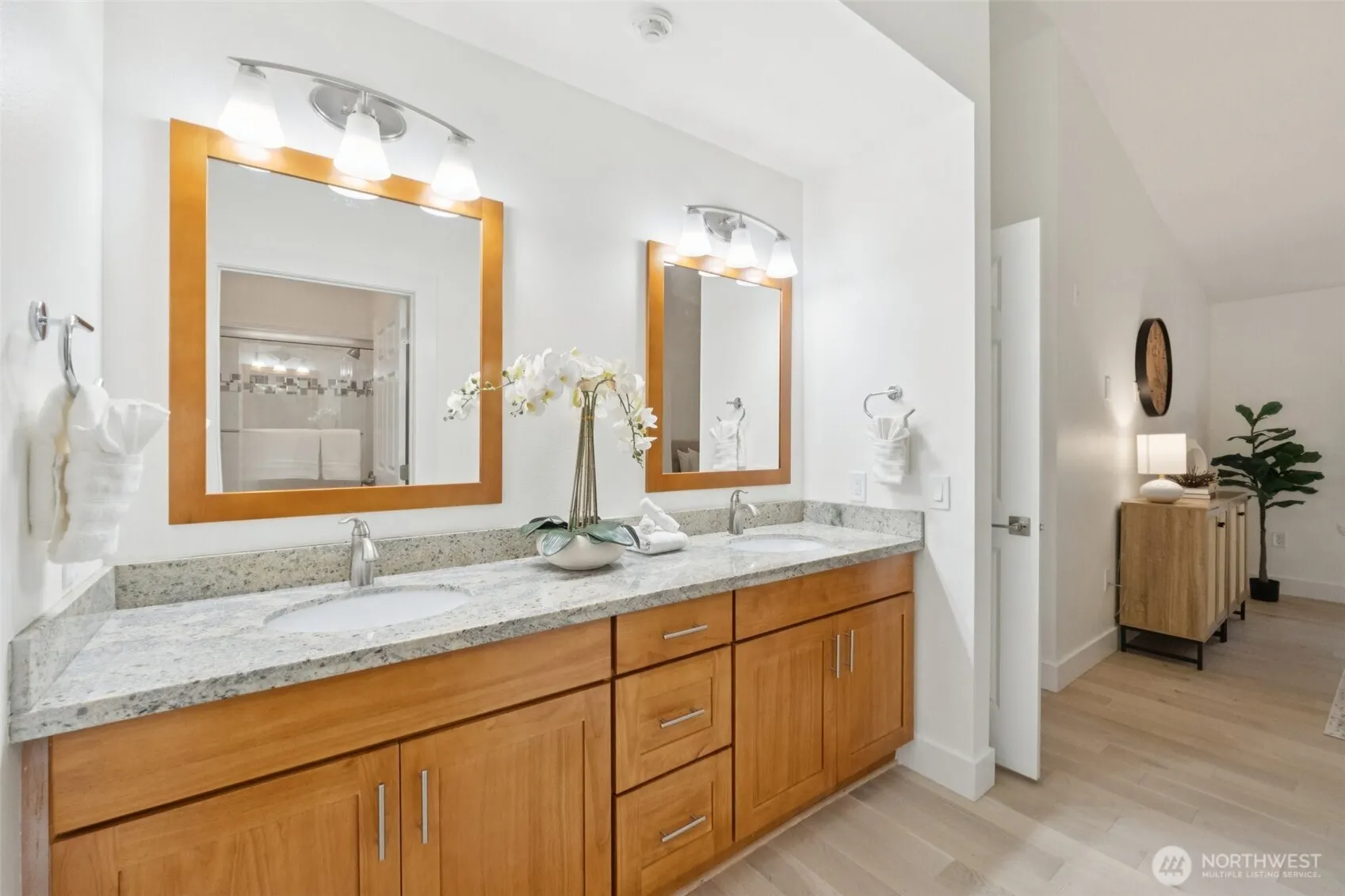 18669 NE 55th Way , Redmond, WA 98052