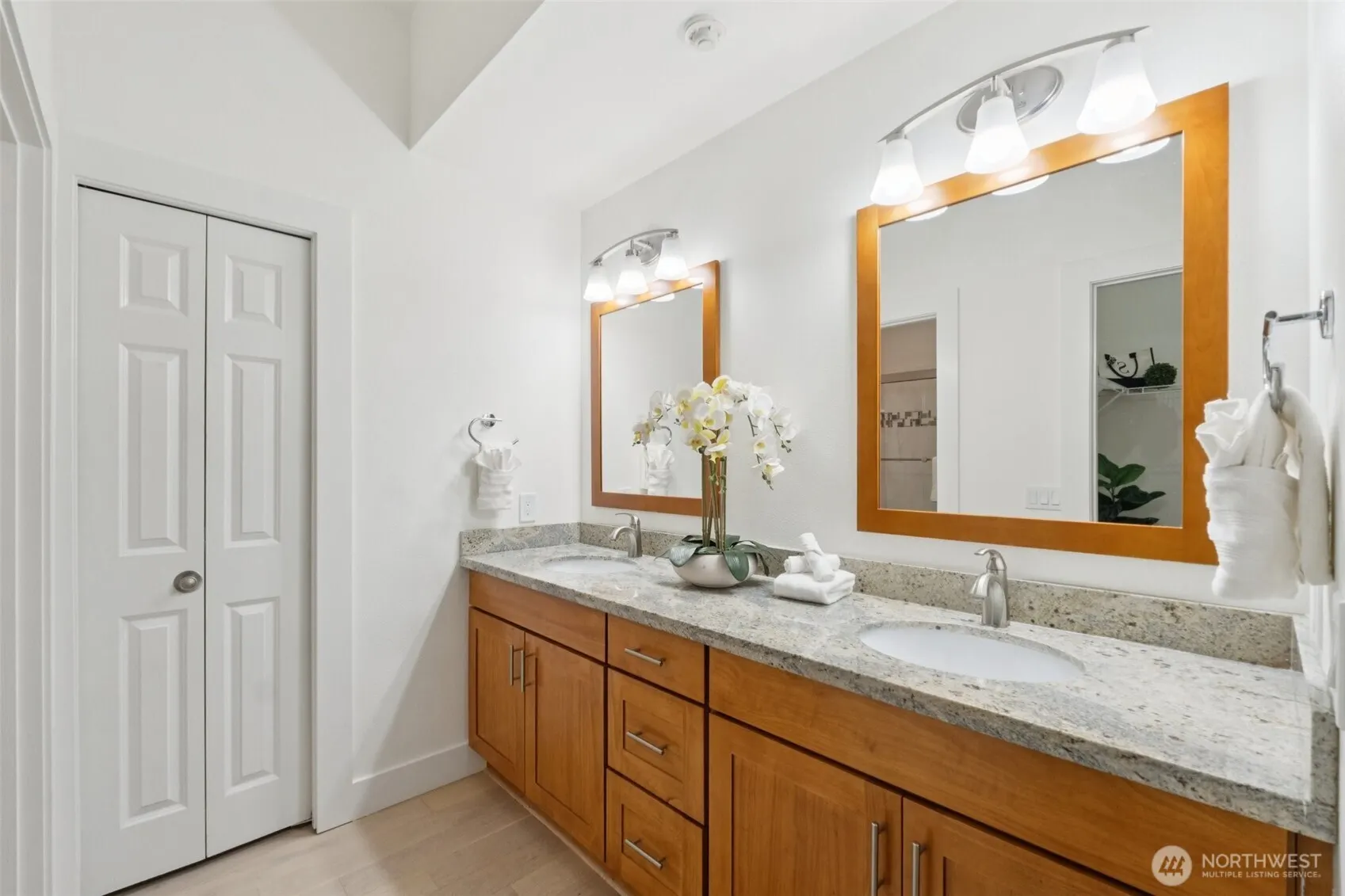 18669 NE 55th Way , Redmond, WA 98052