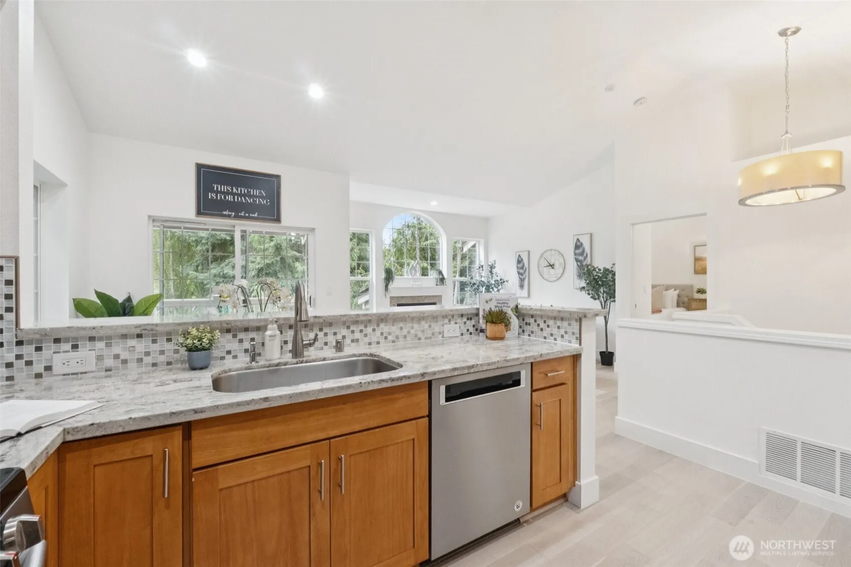 18669 NE 55th Way , Redmond, WA 98052