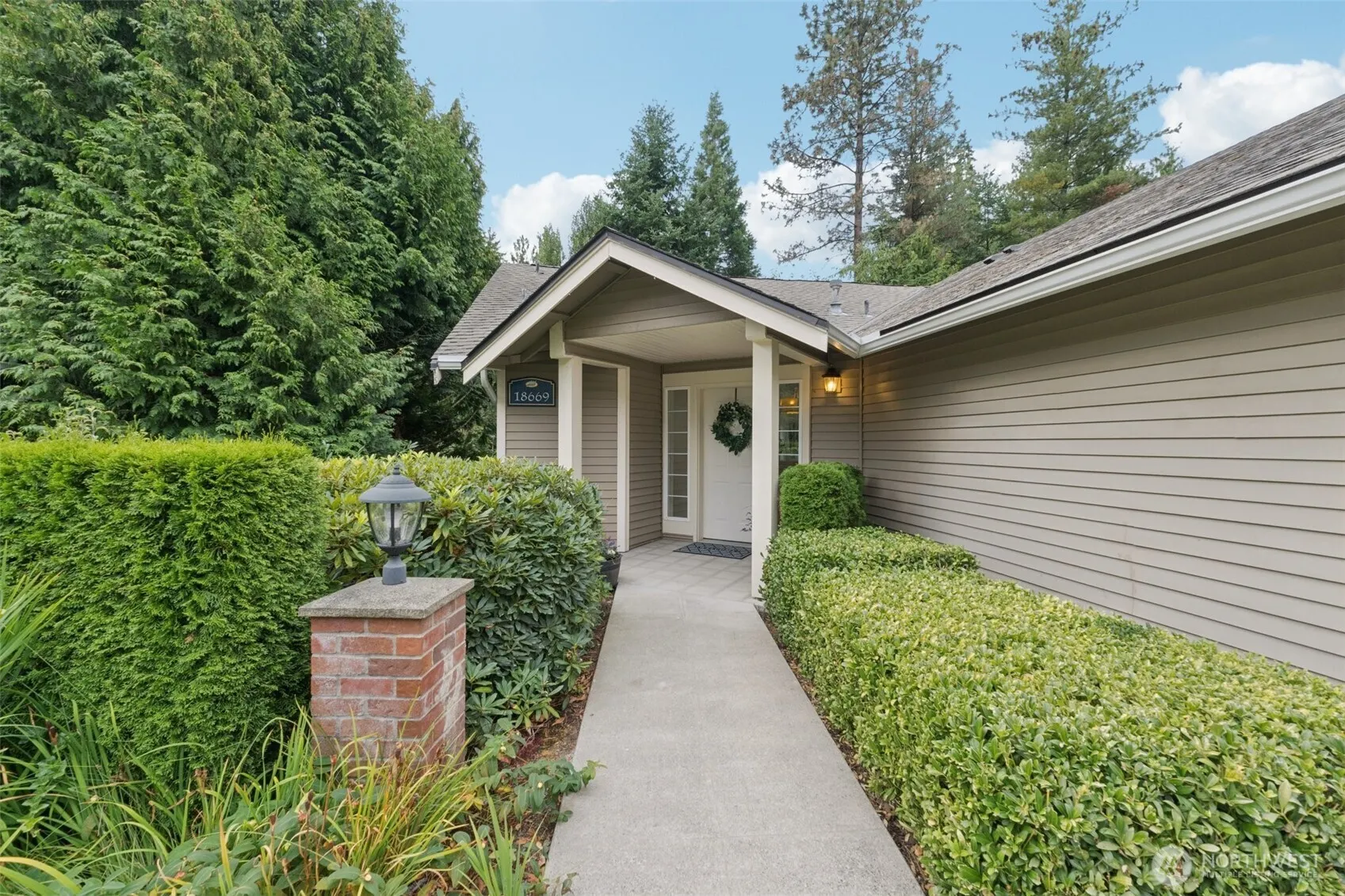 18669 NE 55th Way , Redmond, WA 98052