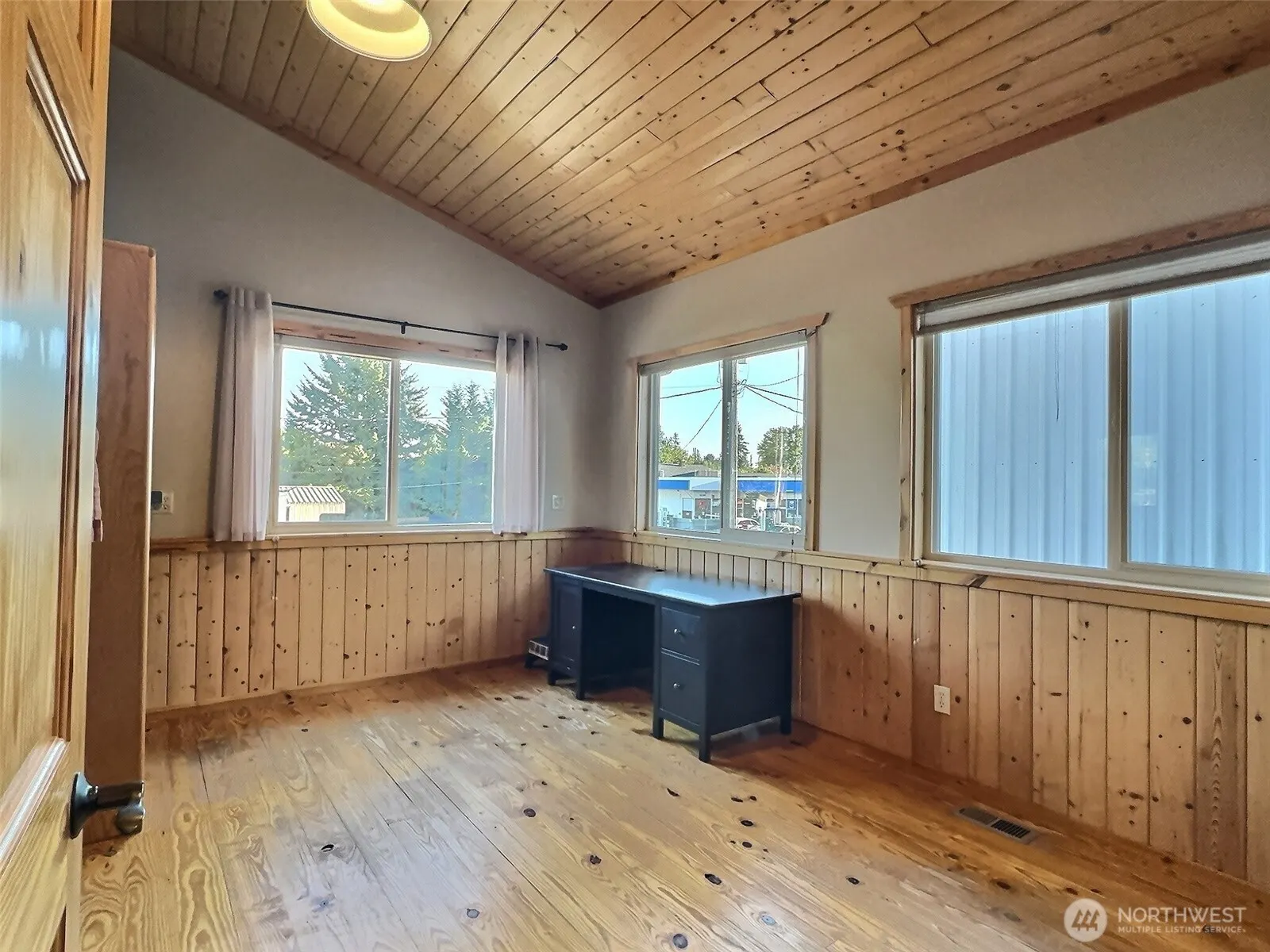 338 NW 85th St , Seattle, WA 98117