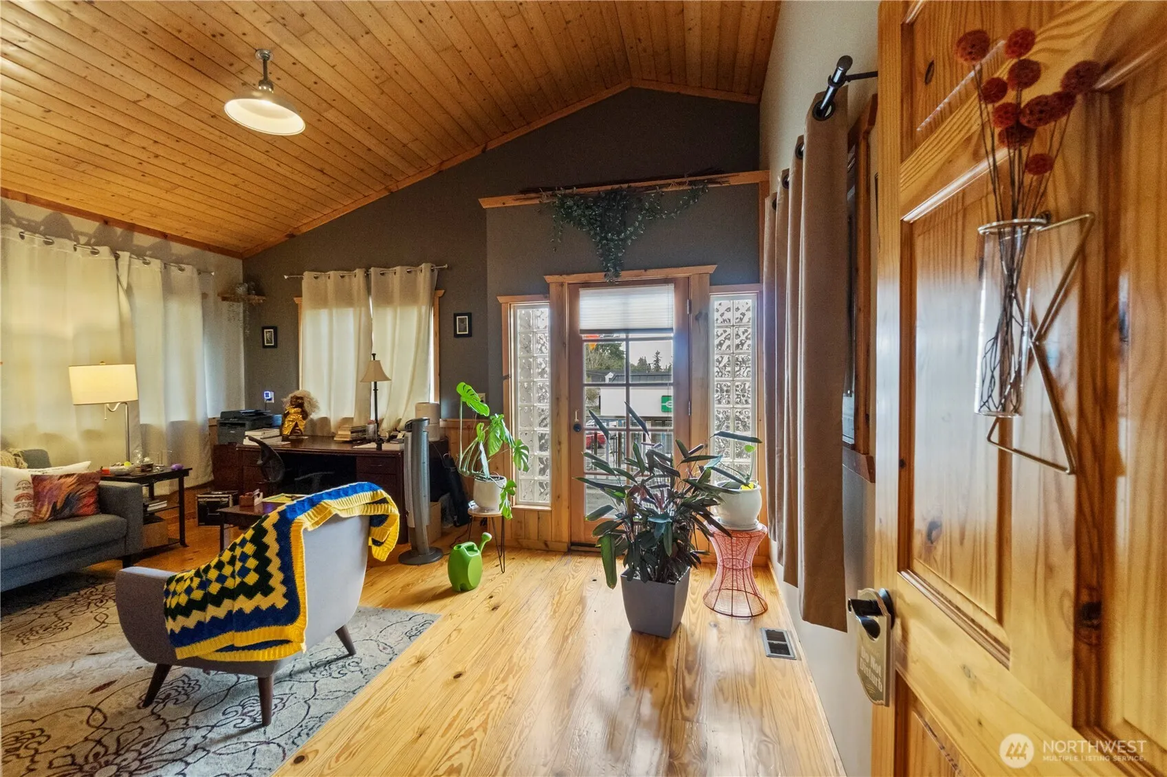 338 NW 85th St , Seattle, WA 98117