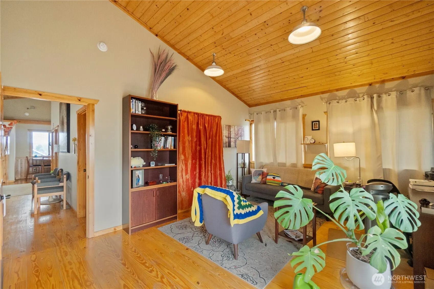338 NW 85th St , Seattle, WA 98117