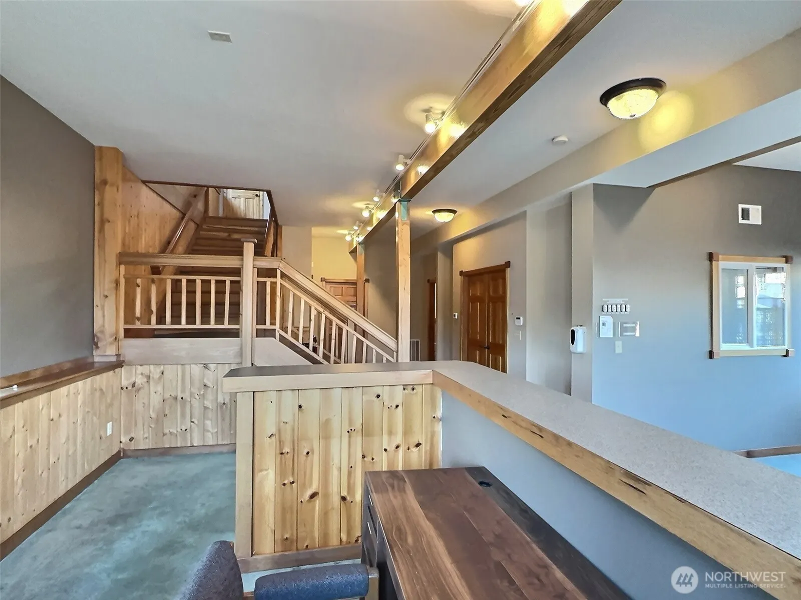 338 NW 85th St , Seattle, WA 98117