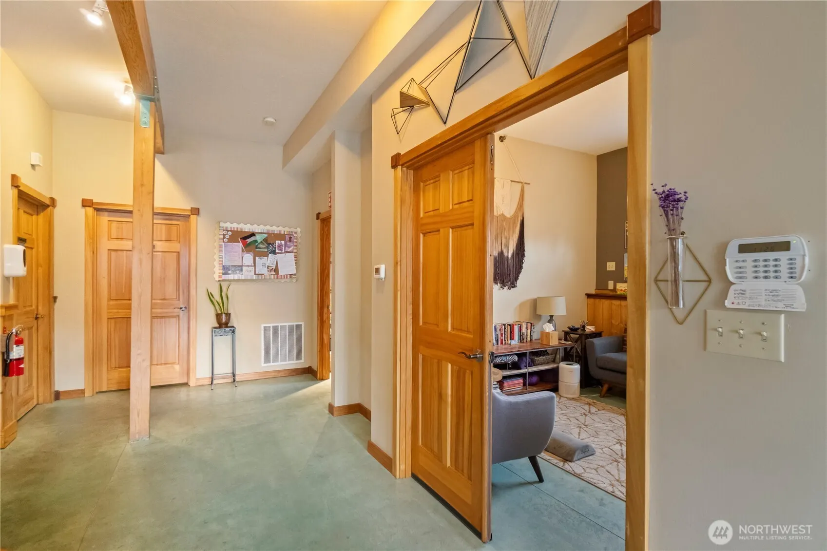 338 NW 85th St , Seattle, WA 98117