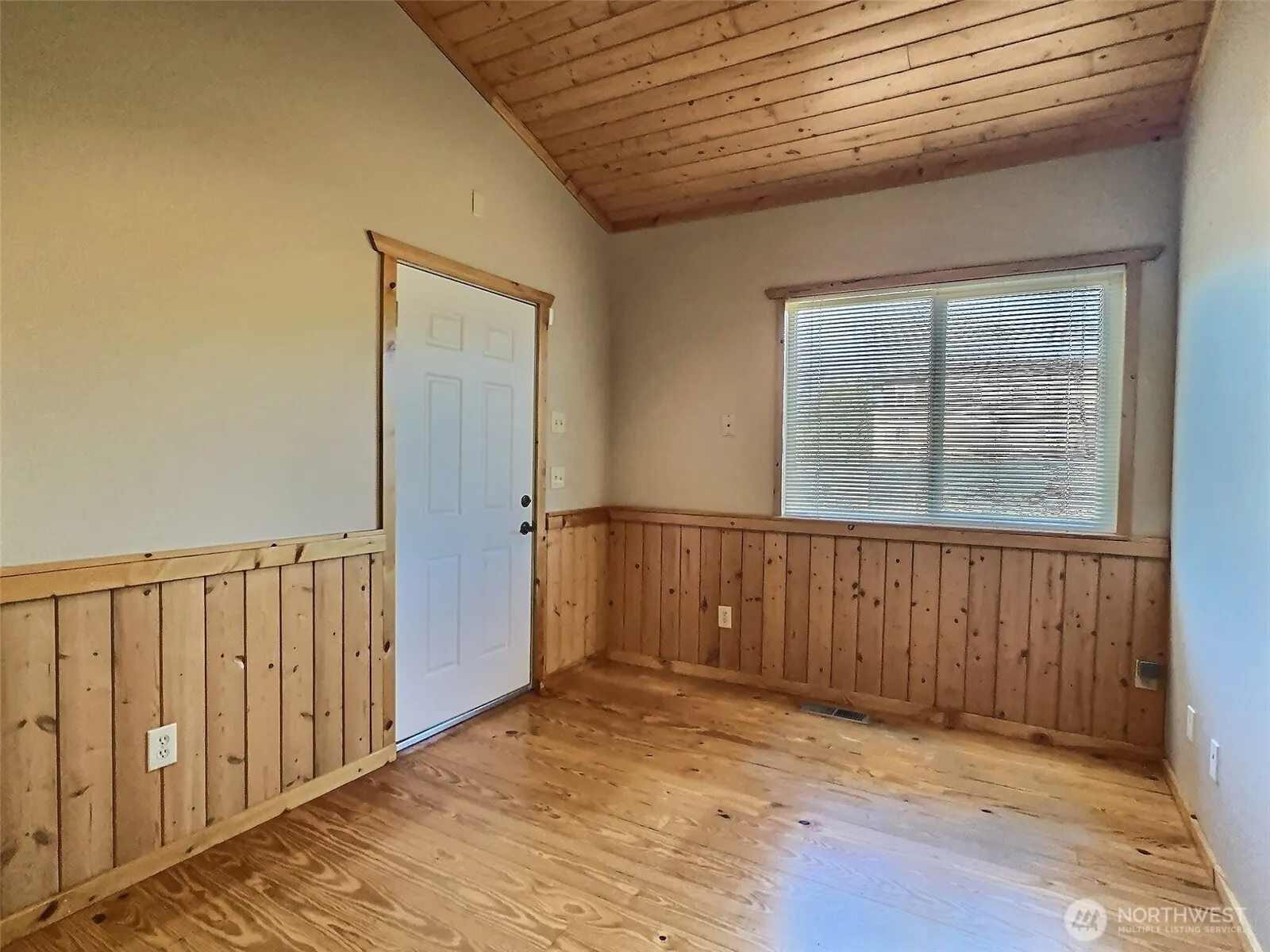 338 NW 85th St , Seattle, WA 98117