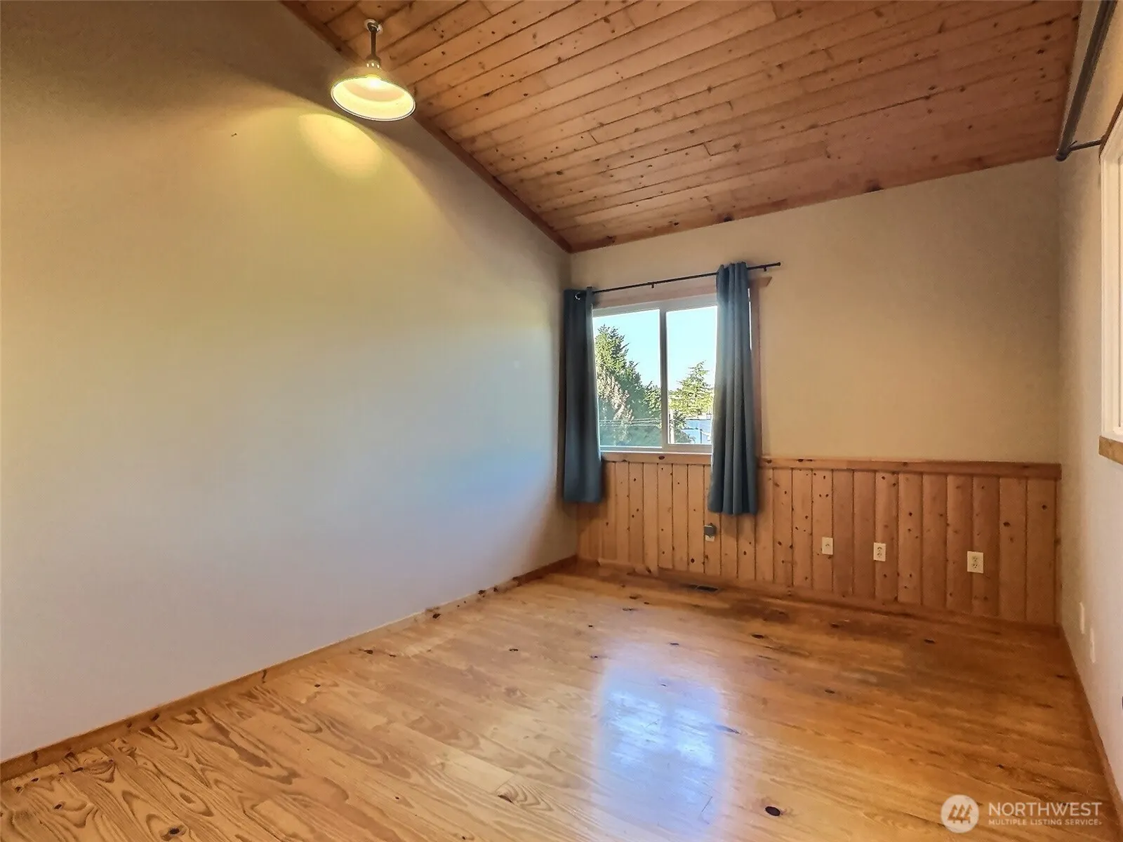 338 NW 85th St , Seattle, WA 98117