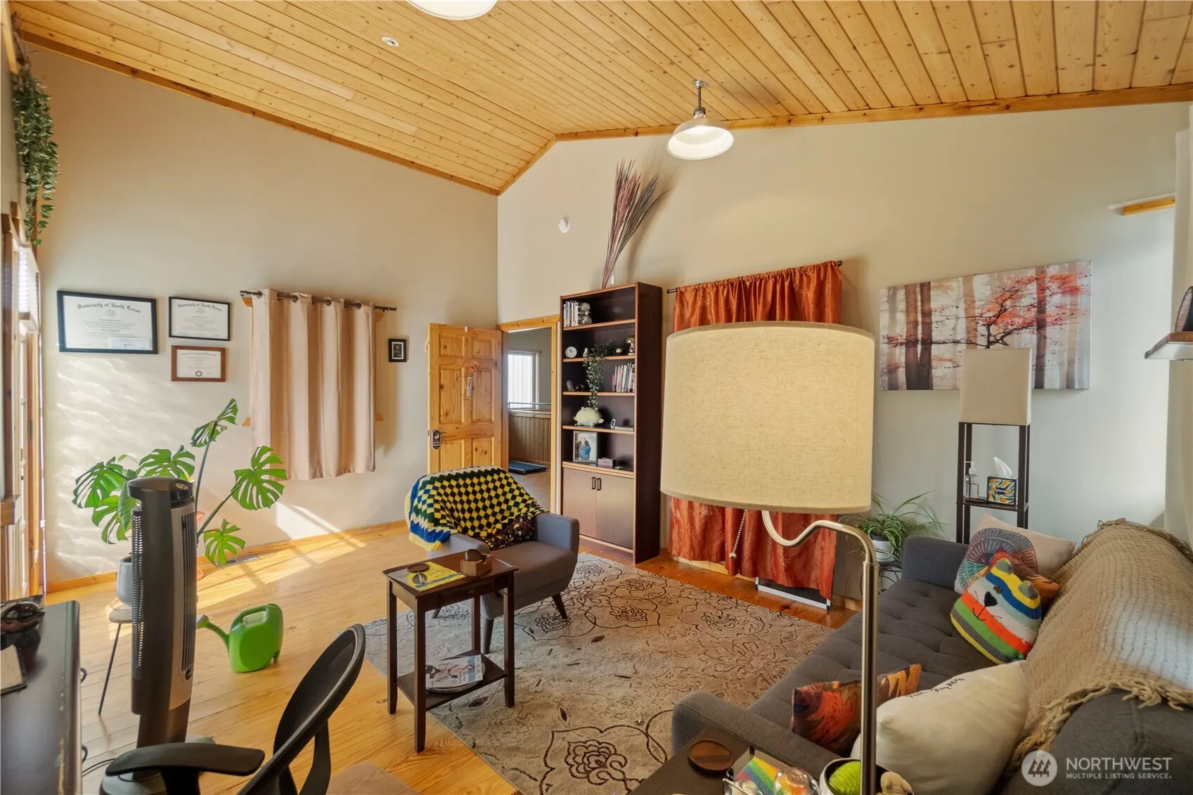 338 NW 85th St , Seattle, WA 98117