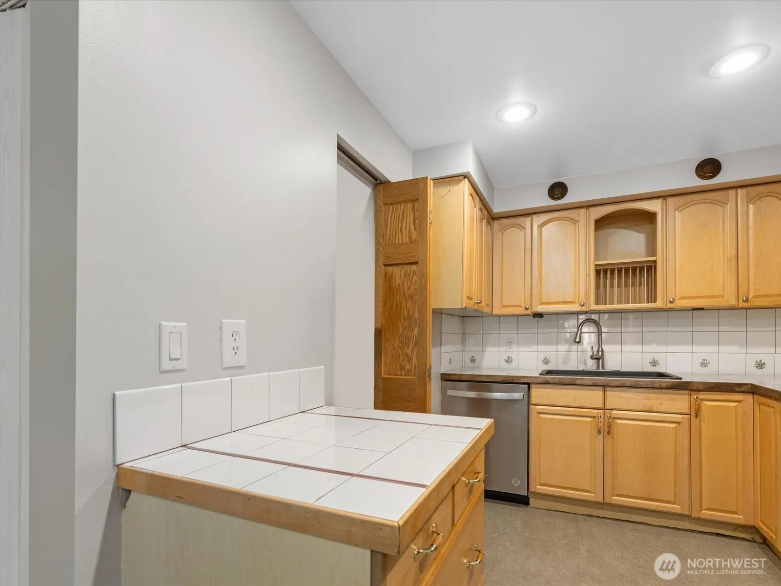 2302 201st Place SW, Lynnwood, WA 98036