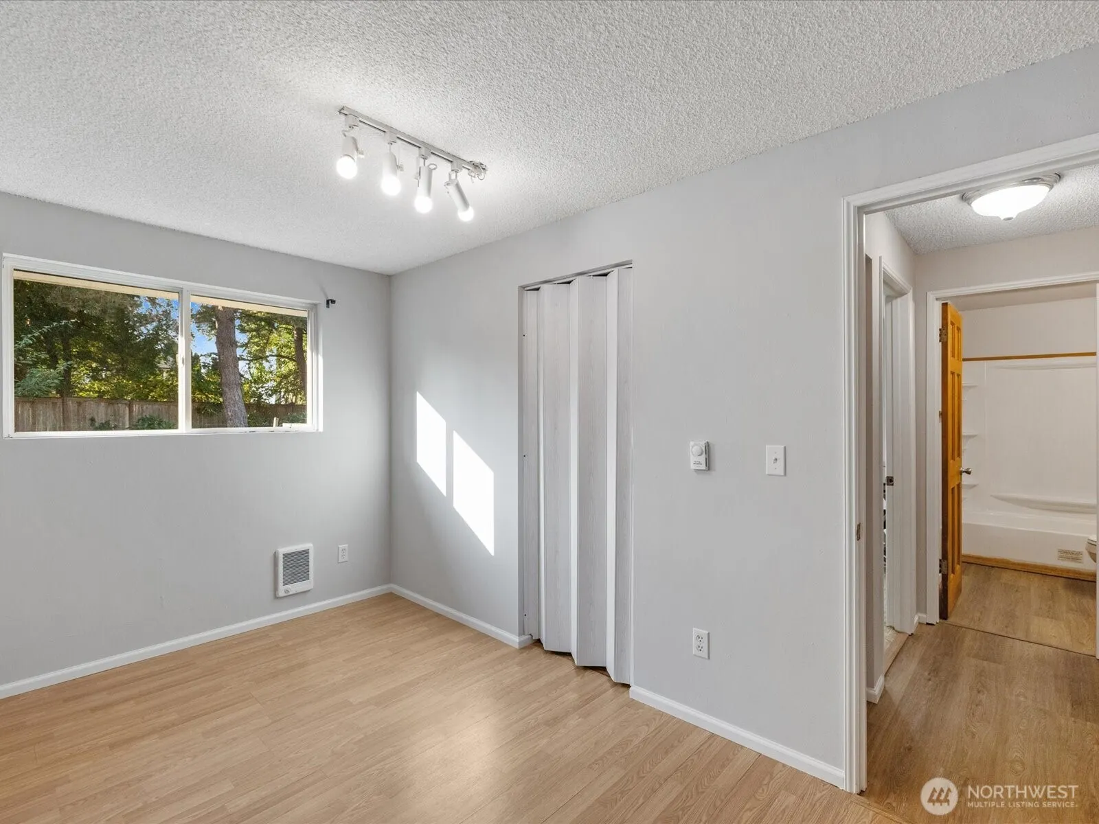 2302 201st Place SW, Lynnwood, WA 98036