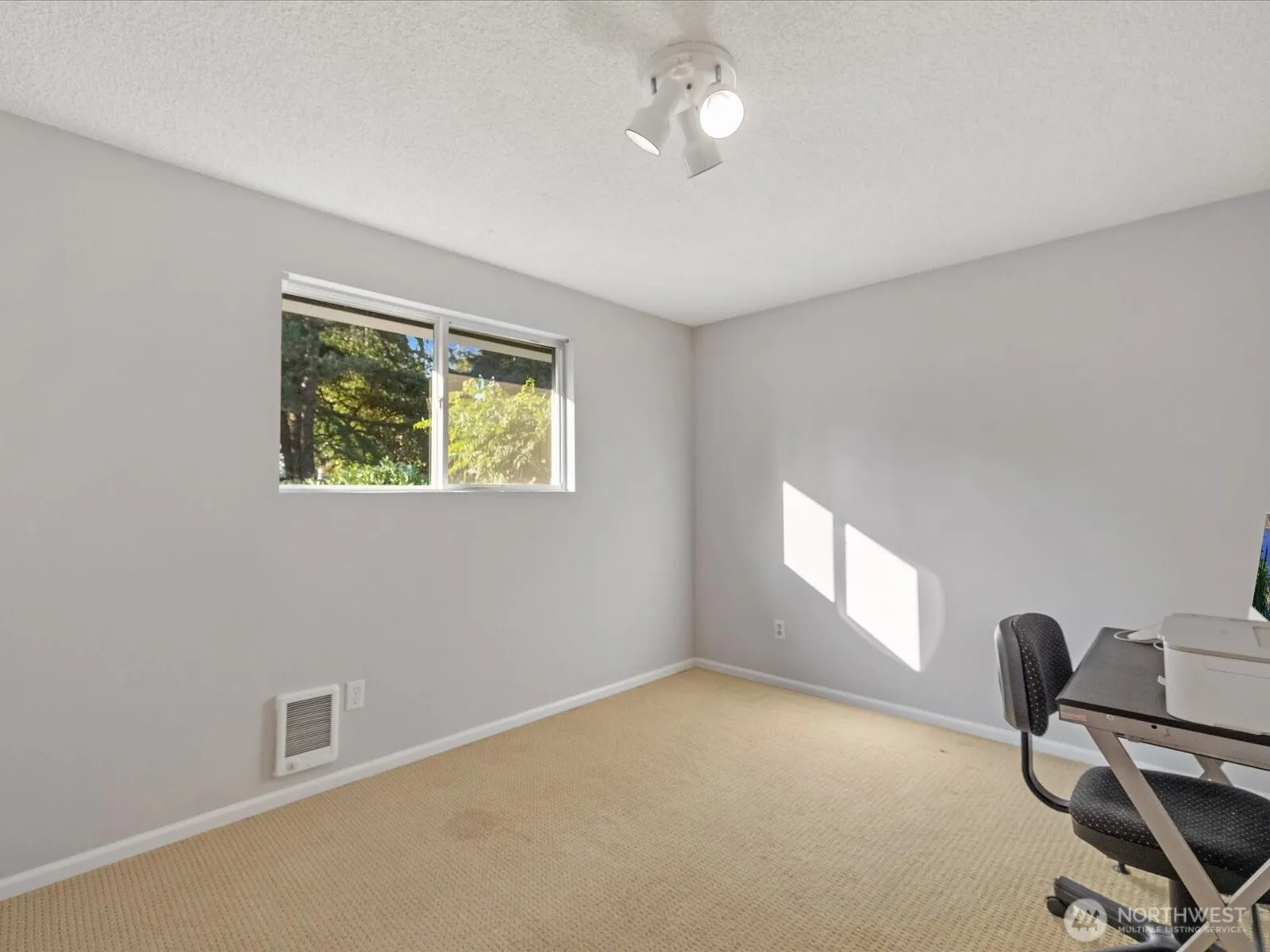 2302 201st Place SW, Lynnwood, WA 98036