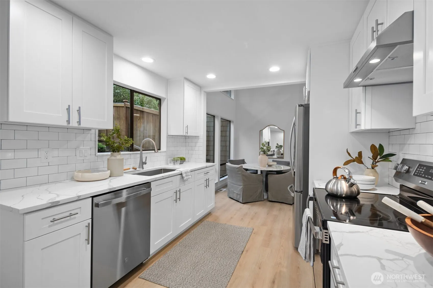 17517 NE 38th Court , Redmond, WA 98052-5833