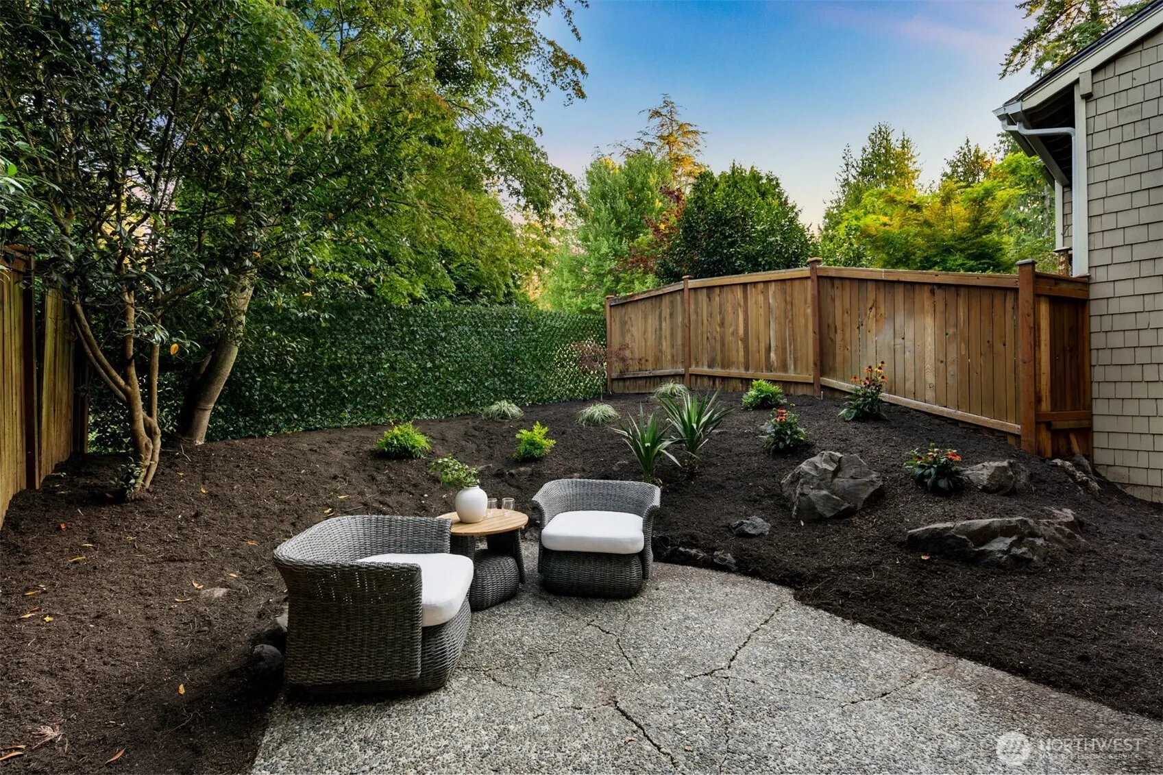 17517 NE 38th Court , Redmond, WA 98052-5833