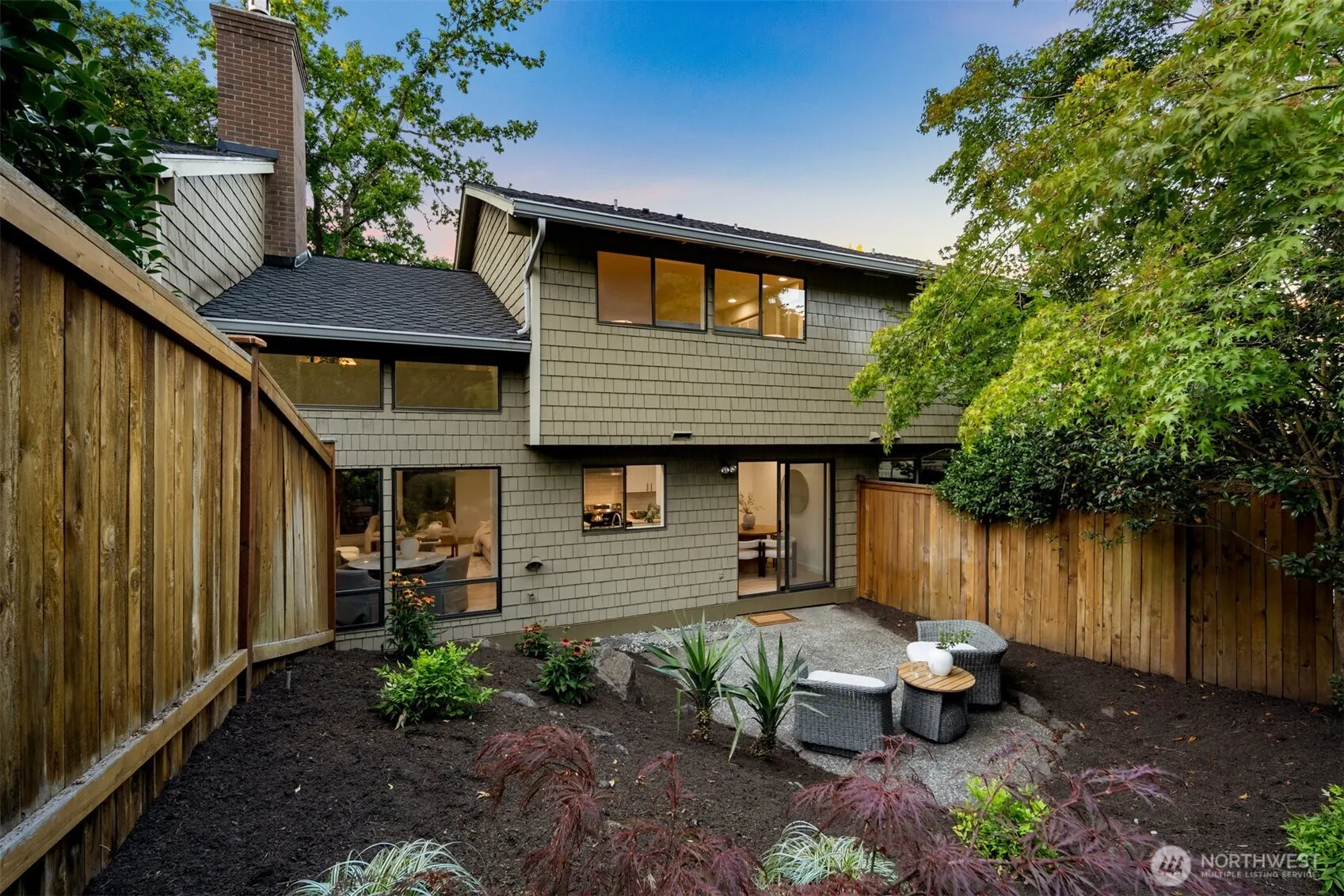 17517 NE 38th Court , Redmond, WA 98052-5833