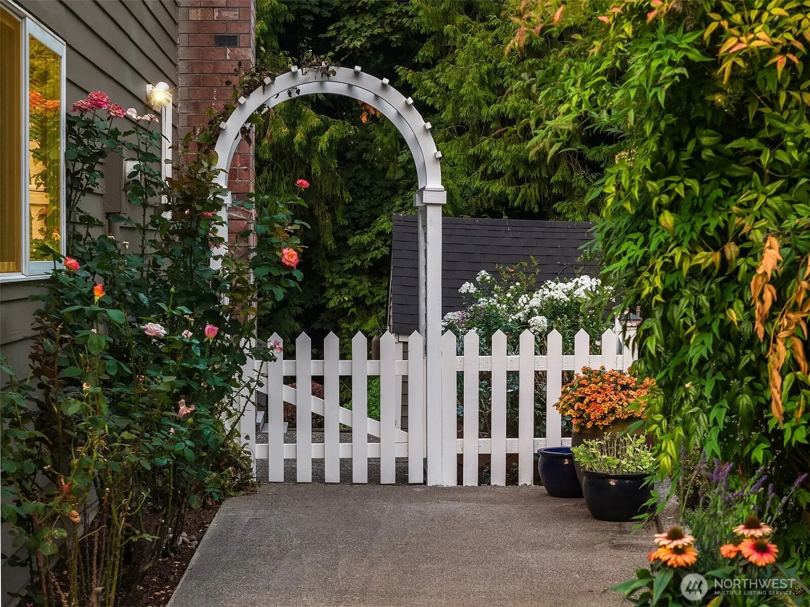 18232 SE 43rd Court , Issaquah, WA 98027