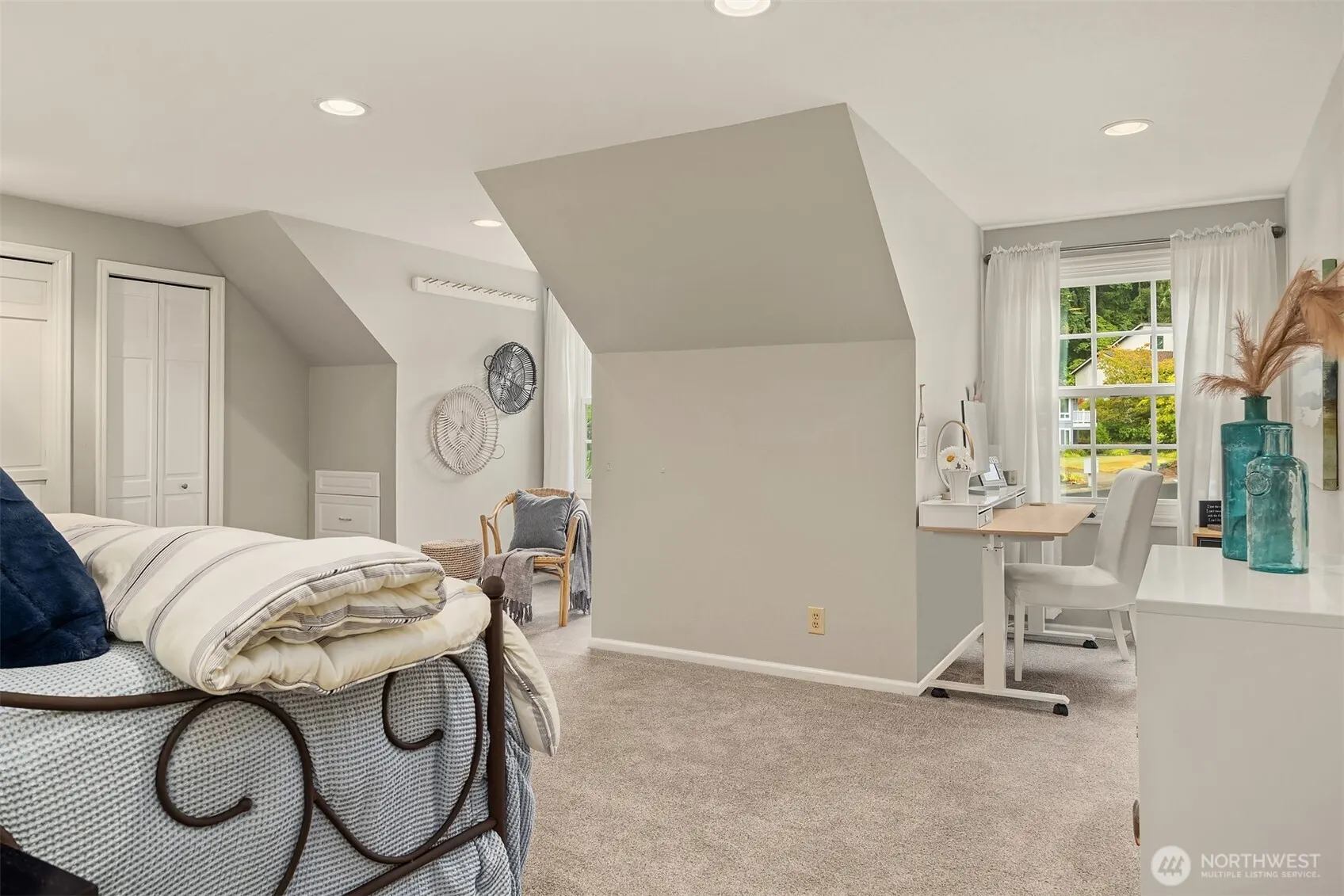 18232 SE 43rd Court , Issaquah, WA 98027