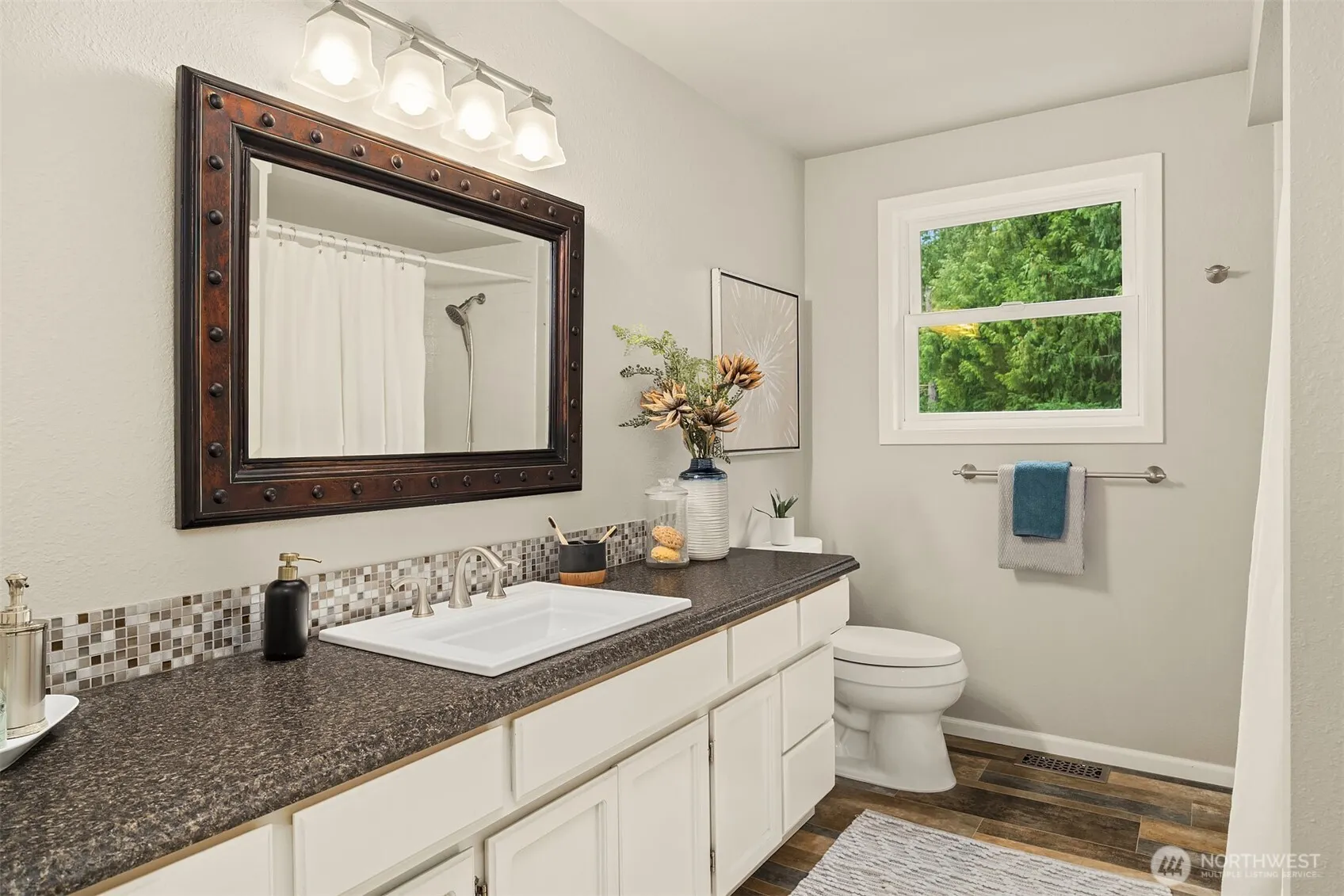 18232 SE 43rd Court , Issaquah, WA 98027