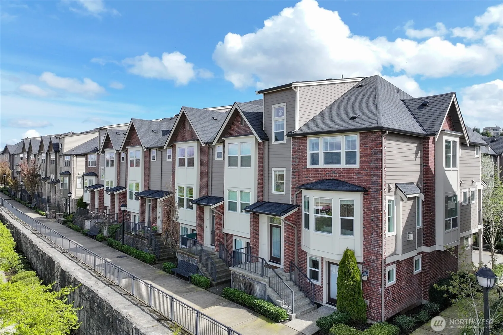 1362 Williamsburg Walk NE, Issaquah, WA 98029