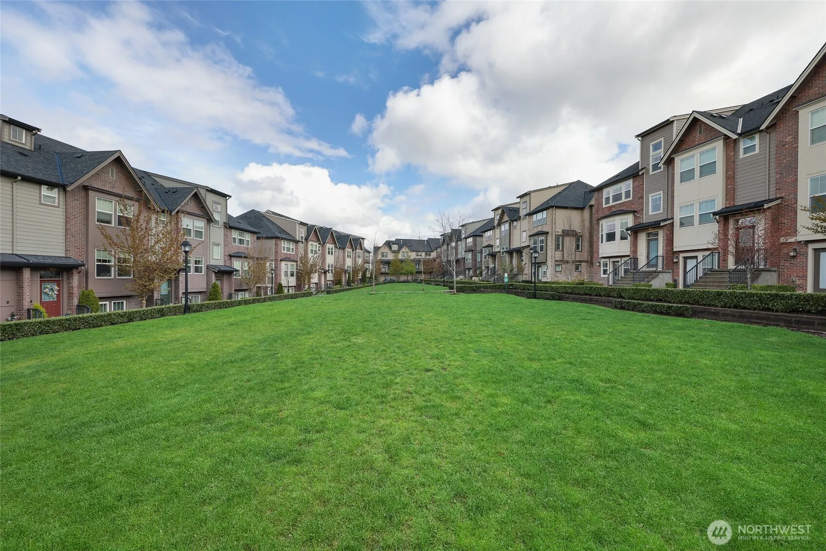1362 Williamsburg Walk NE, Issaquah, WA 98029