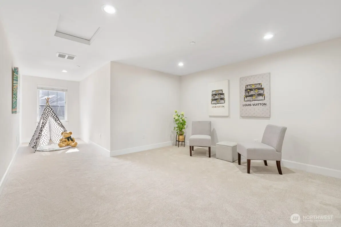 1362 Williamsburg Walk NE, Issaquah, WA 98029