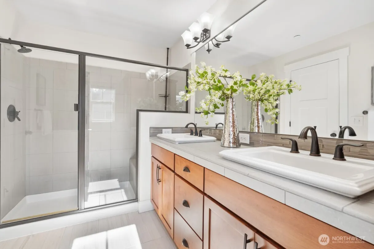 1362 Williamsburg Walk NE, Issaquah, WA 98029