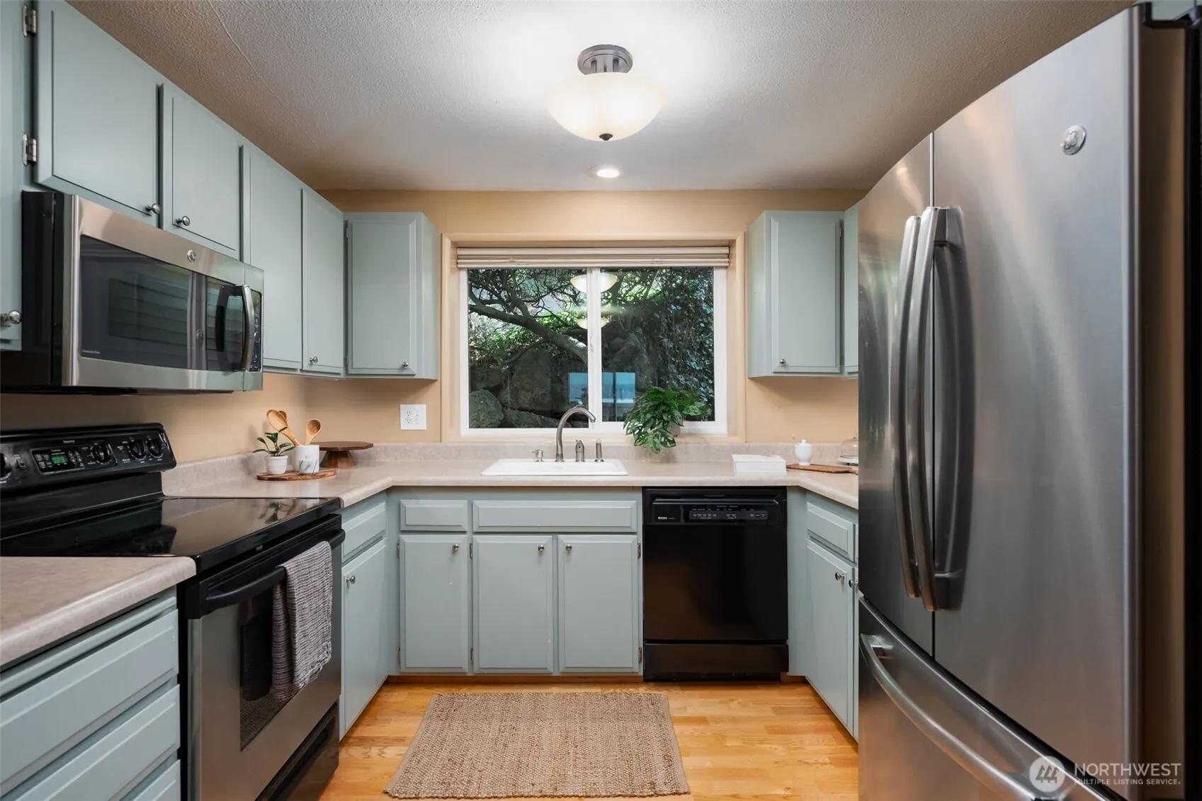 10203 47th Avenue SW #C3, Seattle, WA 98146
