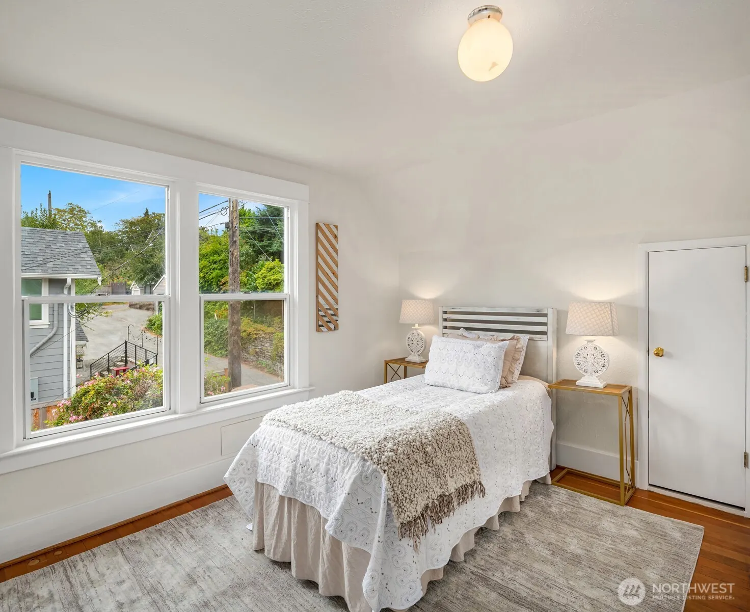 311 W Smith Street , Seattle, WA 98119-2322