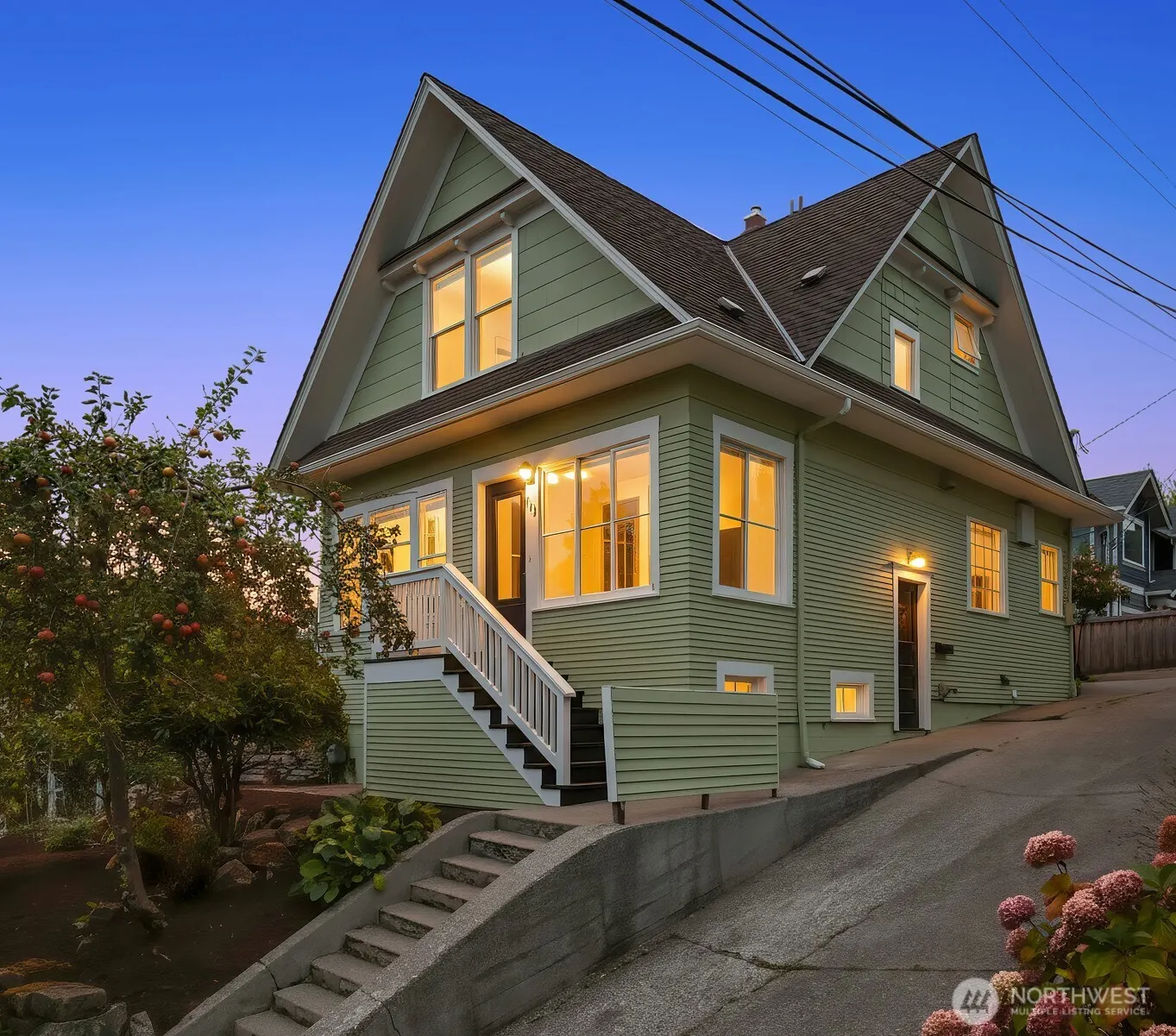 311 W Smith Street , Seattle, WA 98119-2322