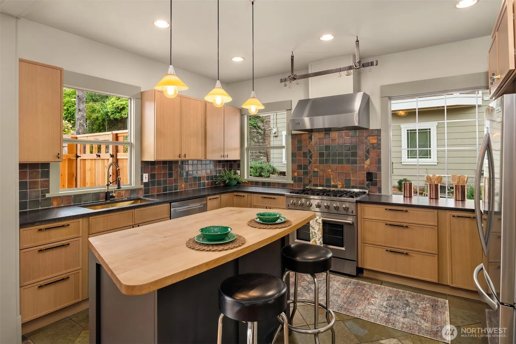 311 W Smith Street , Seattle, WA 98119-2322
