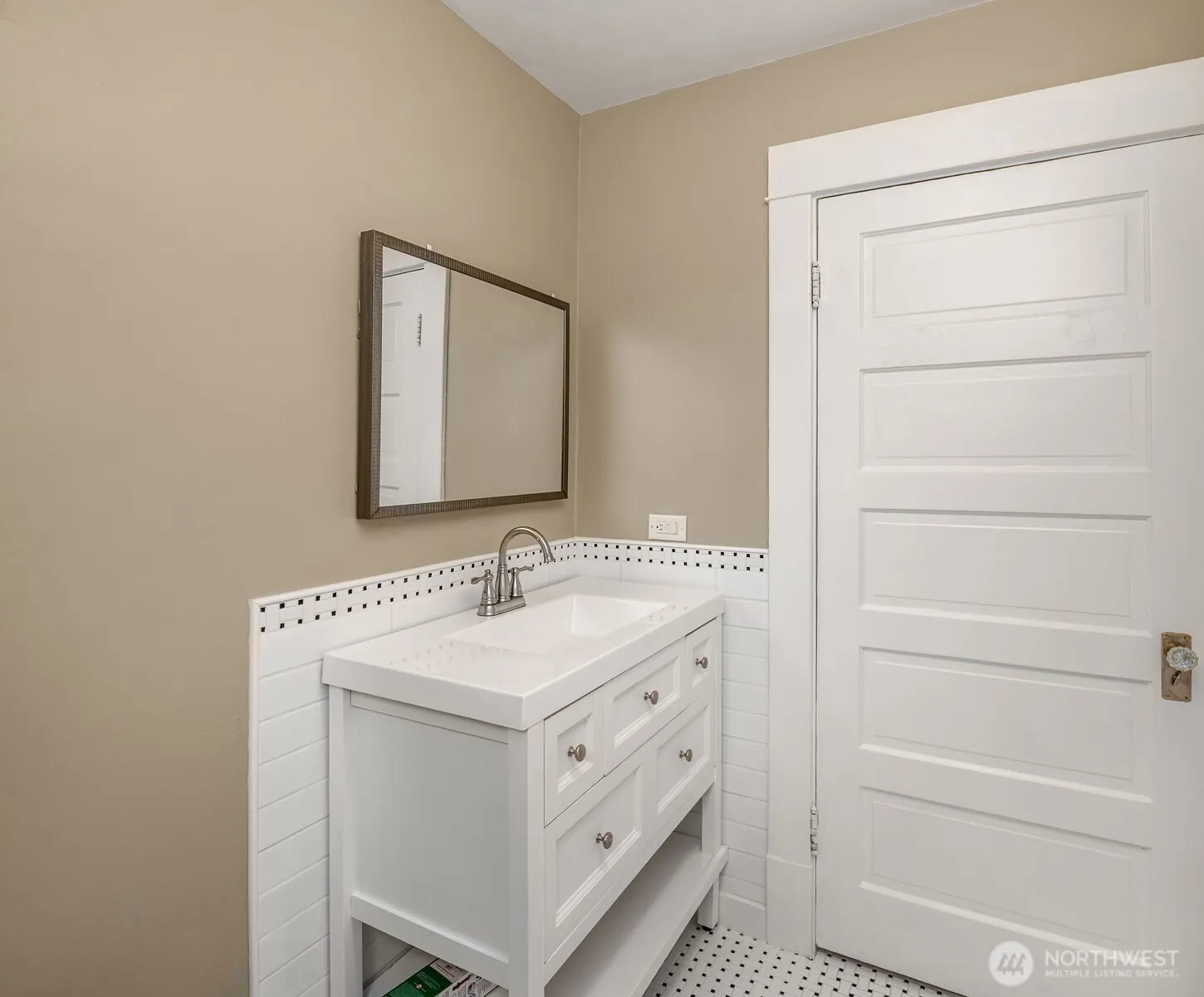 311 W Smith Street , Seattle, WA 98119-2322