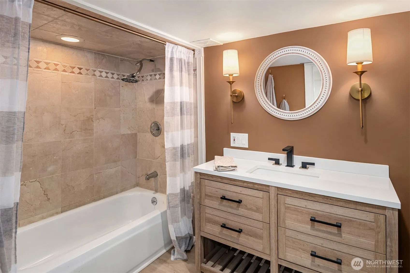 311 W Smith Street , Seattle, WA 98119-2322