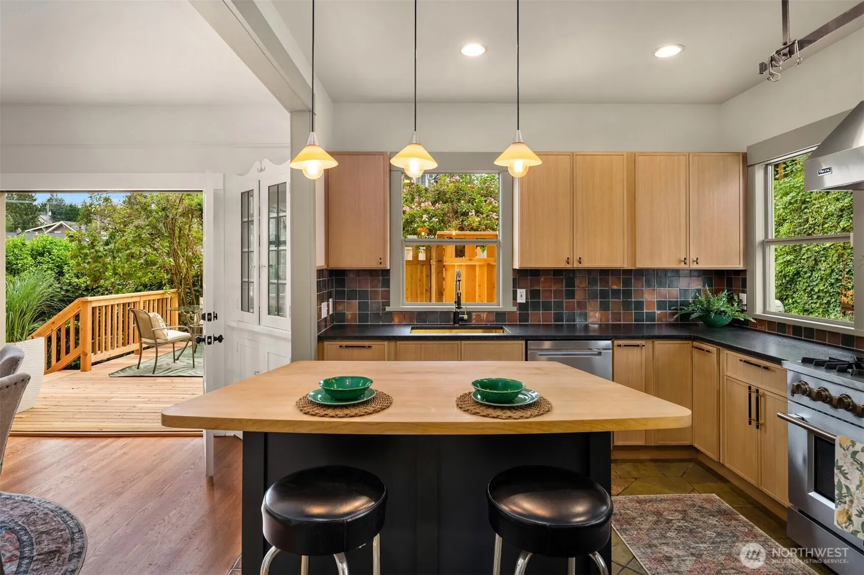 311 W Smith Street , Seattle, WA 98119-2322